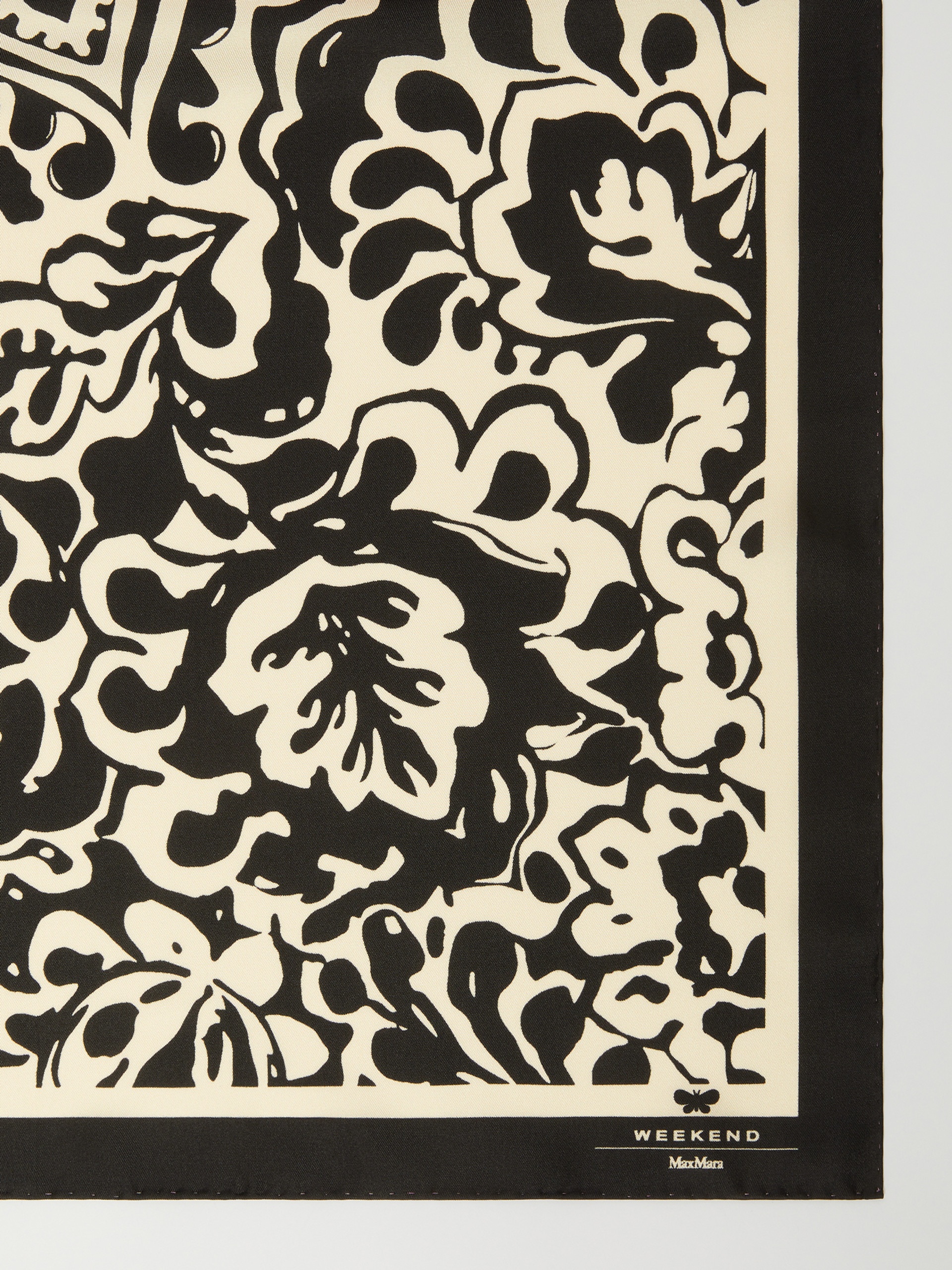 ONESTO Printed silk twill foulard 2