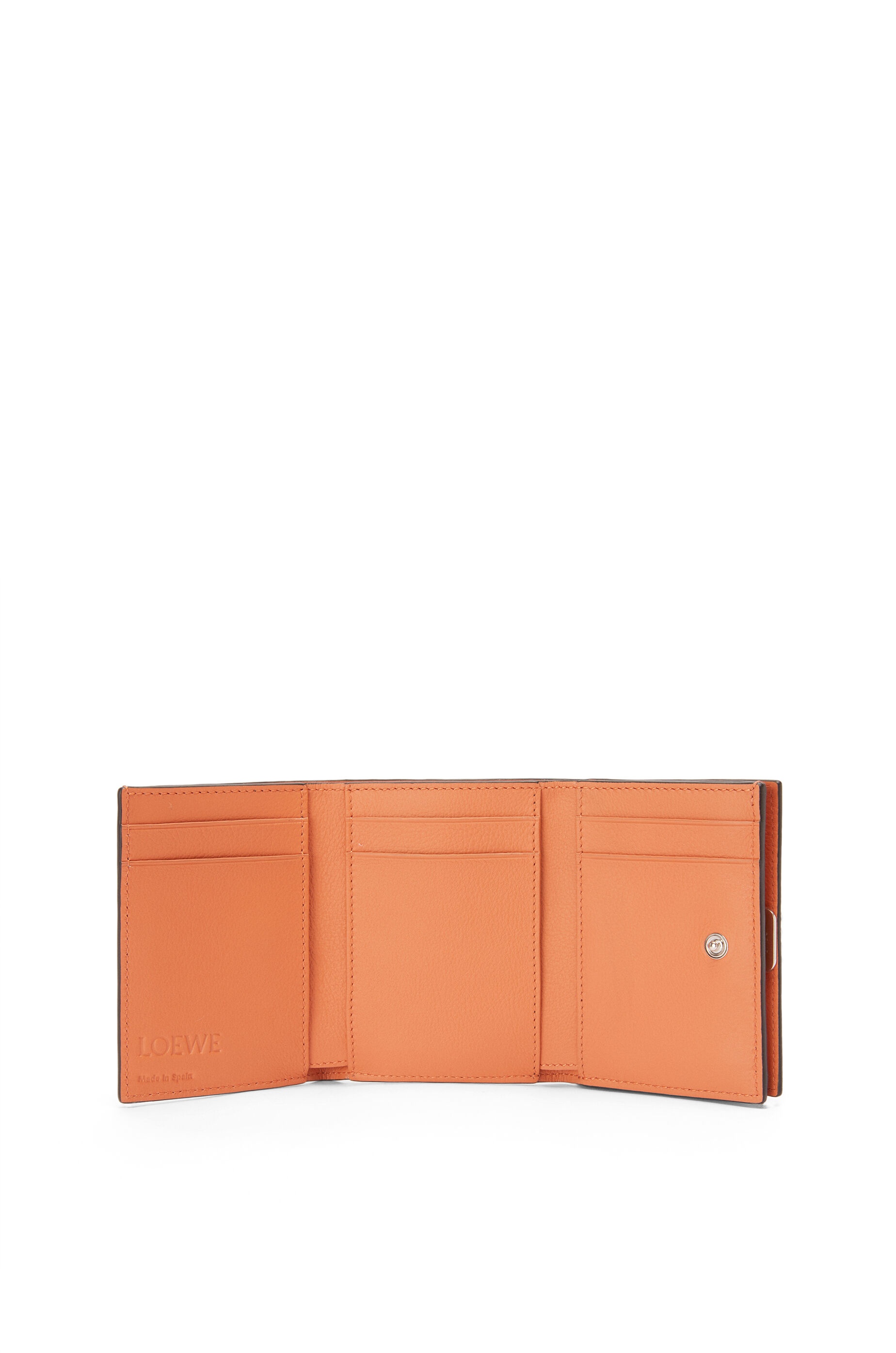 Anagram trifold wallet in pebble grain calfskin - 2
