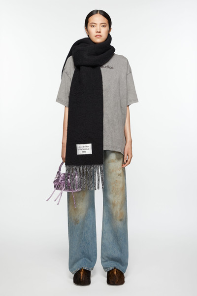 Acne Studios Fringed scarf logo label - Black/grey outlook