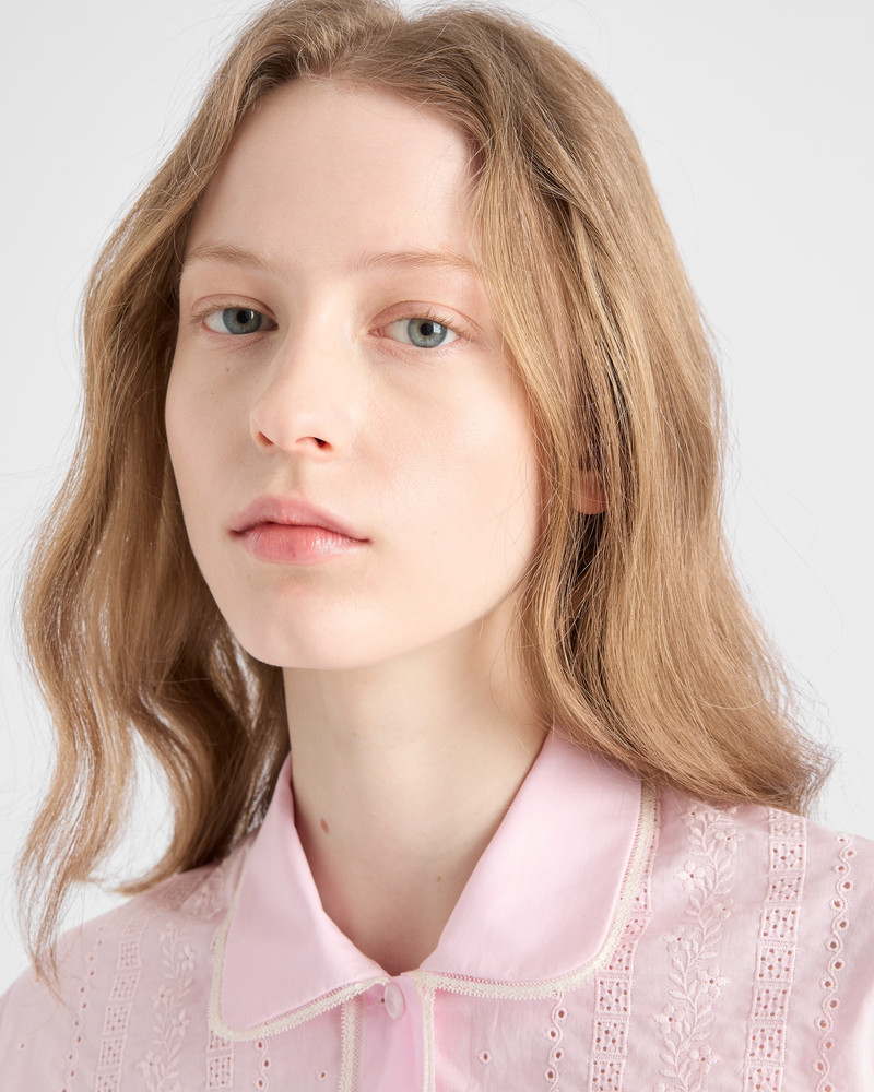 Embroidered cropped batiste shirt 3