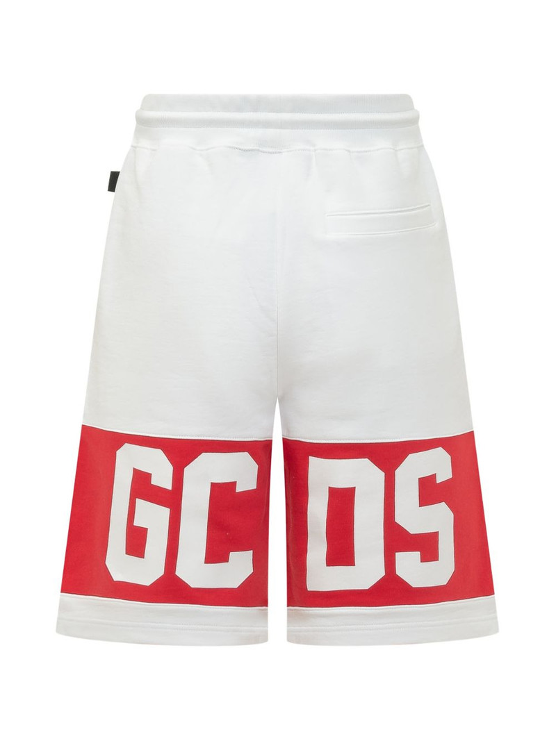 GCDS logo shorts outlook