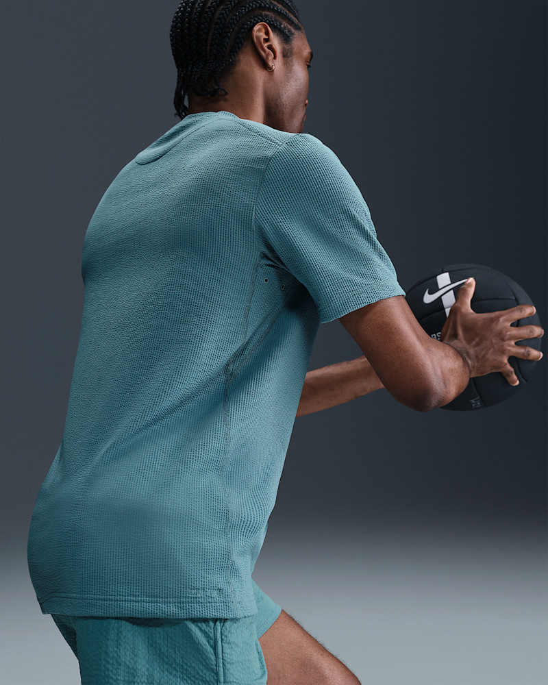 Nike Nike Primary Men's Dri-FIT Short-Sleeve Versatile Top outlook