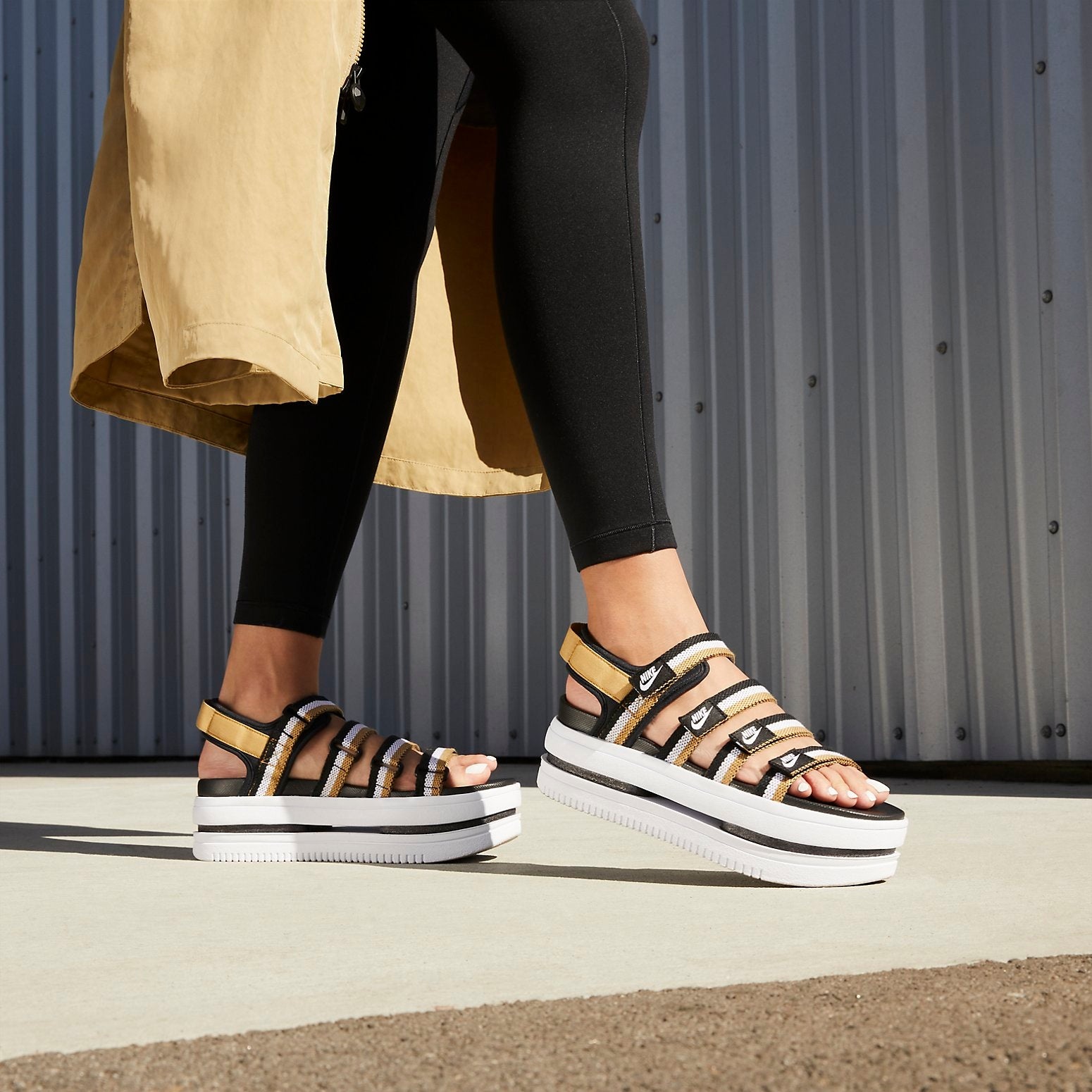 (WMNS) Nike Icon Classic Sandal 'Black Metallic Gold' DH0224-002 - 6