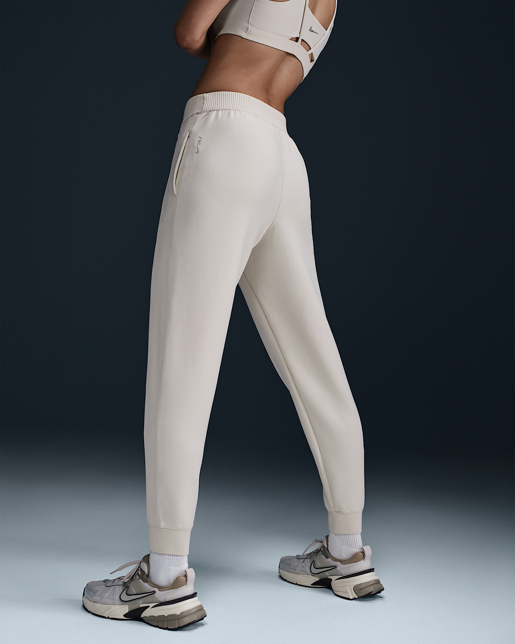 Nike 24.7 ImpossiblySoft Women's Dri-FIT Mid-Rise Joggers - 3