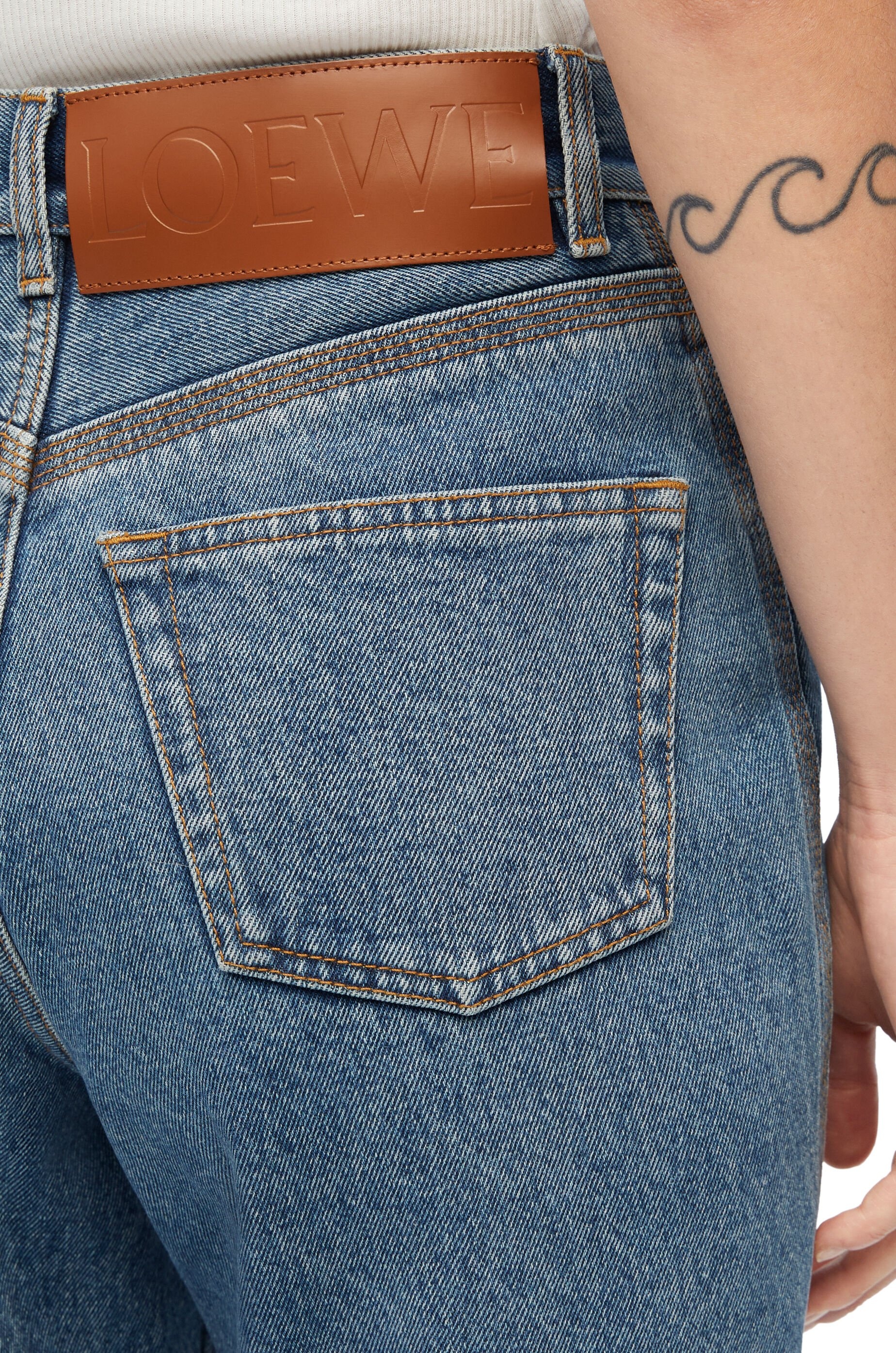 Anagram cropped jeans in denim - 5