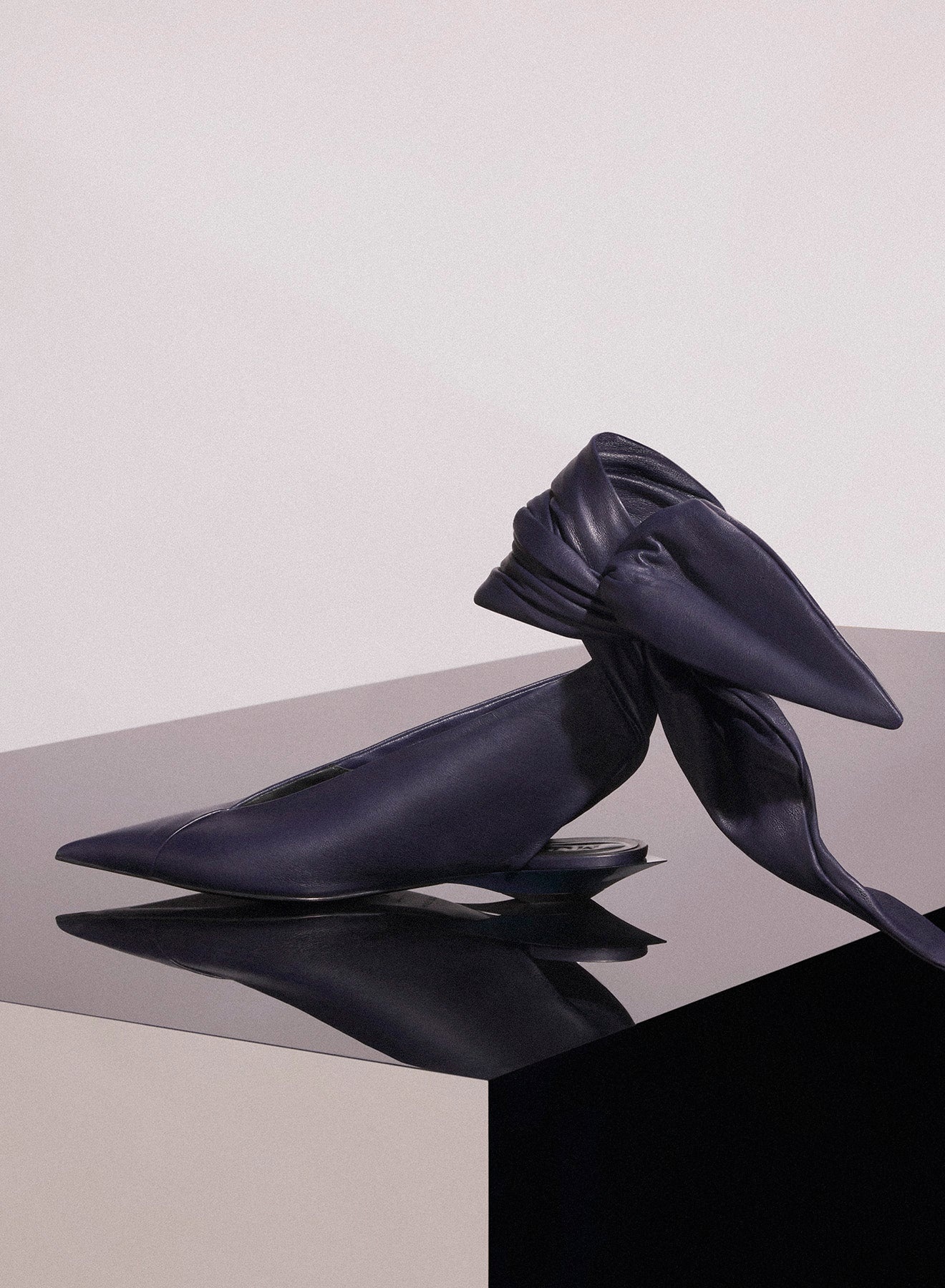 midnight blue leather knot fang flat mules - 2