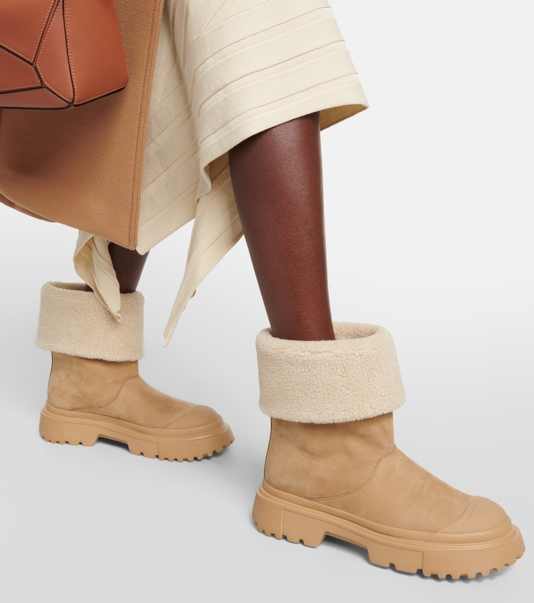 H619 faux shearling-trimmed suede ankle boots - 4
