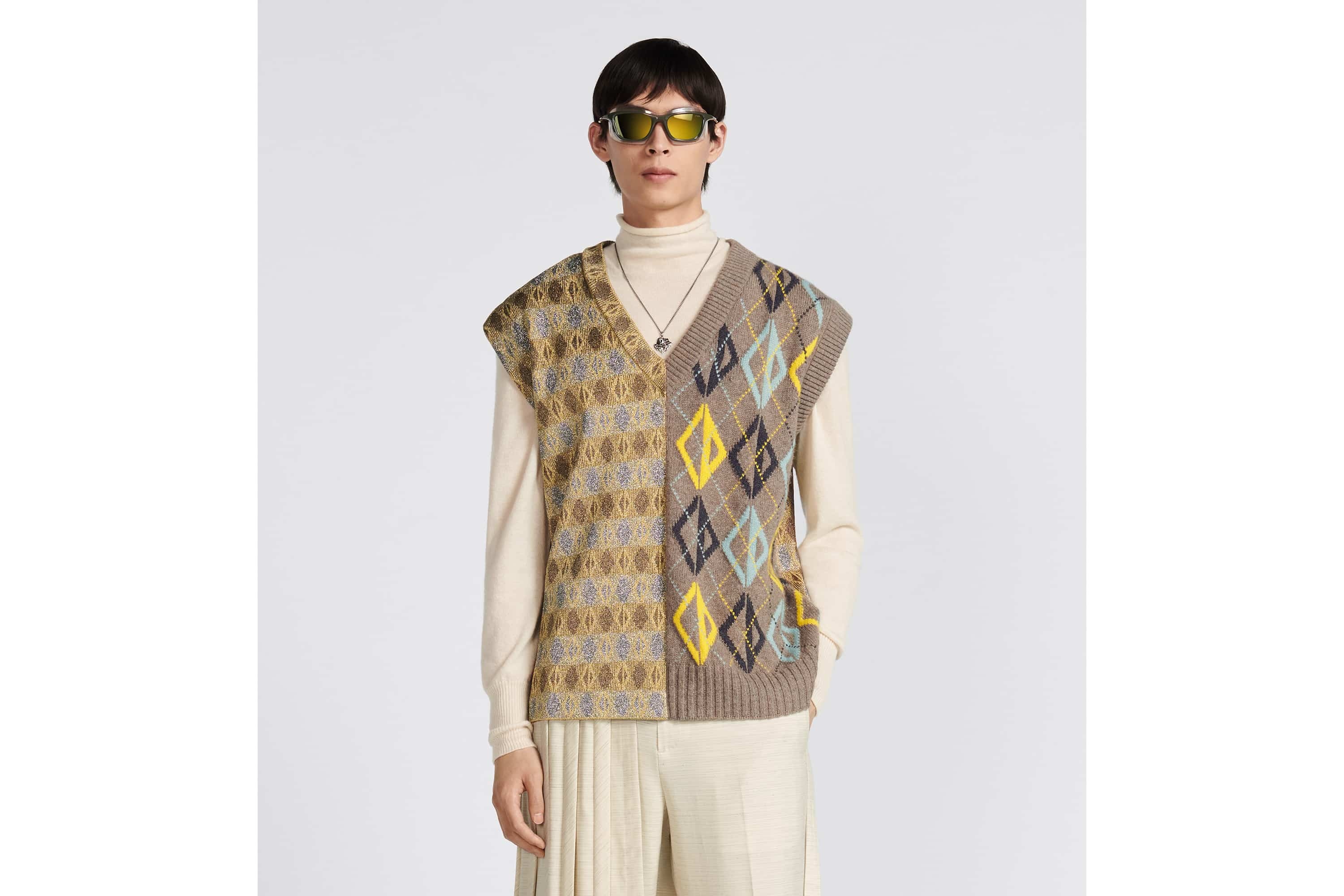 CD Diamond Sleeveless Sweater - 4
