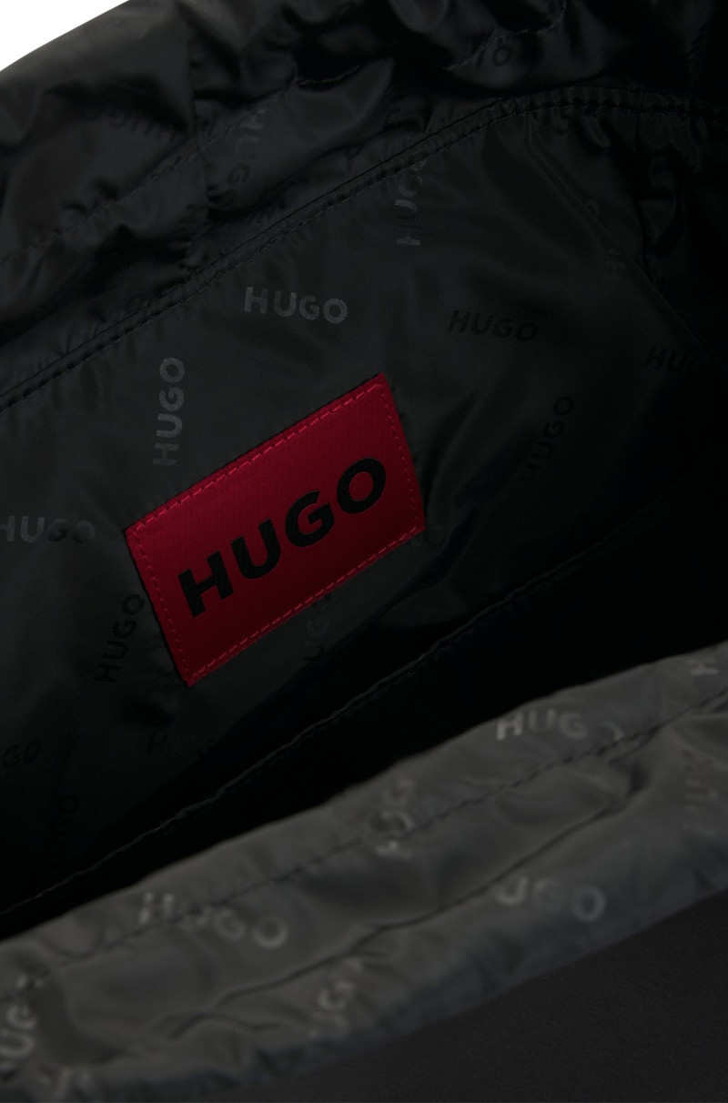 BACKPACK WITH ADJUSTABLE AND DETACHABLE SHOULDER STRAPS 4