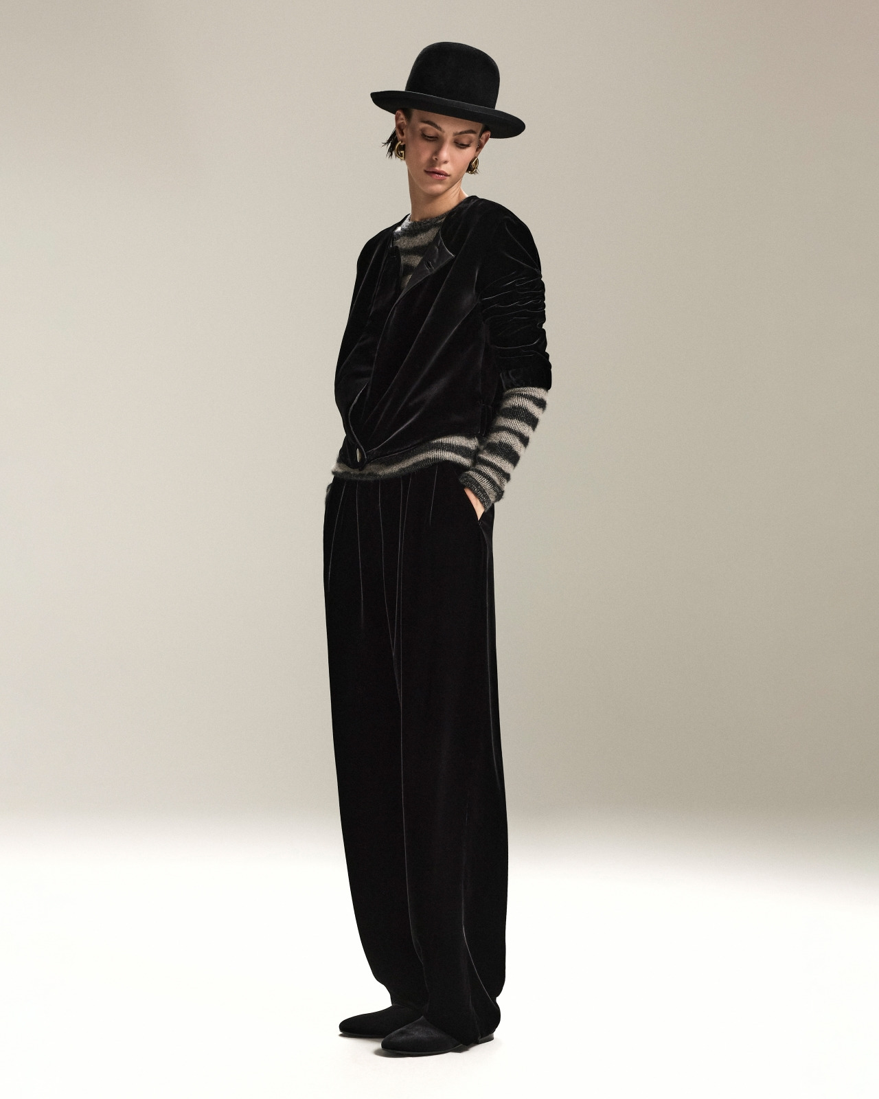 Short, velvet jacket - 6