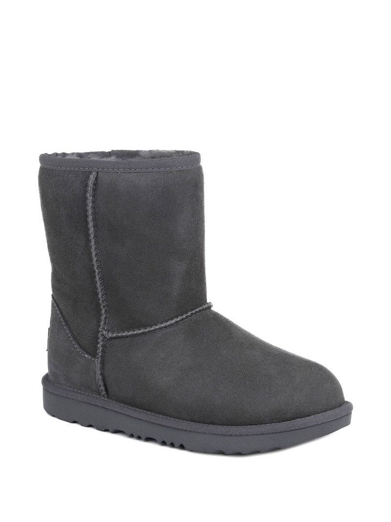 UGG leather shoes outlook