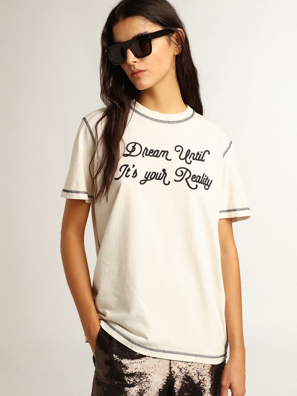 White T-shirt with blue embroidered lettering - 2