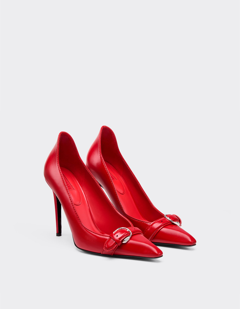 Court shoes in ultra-wet-effect glossy leather 3