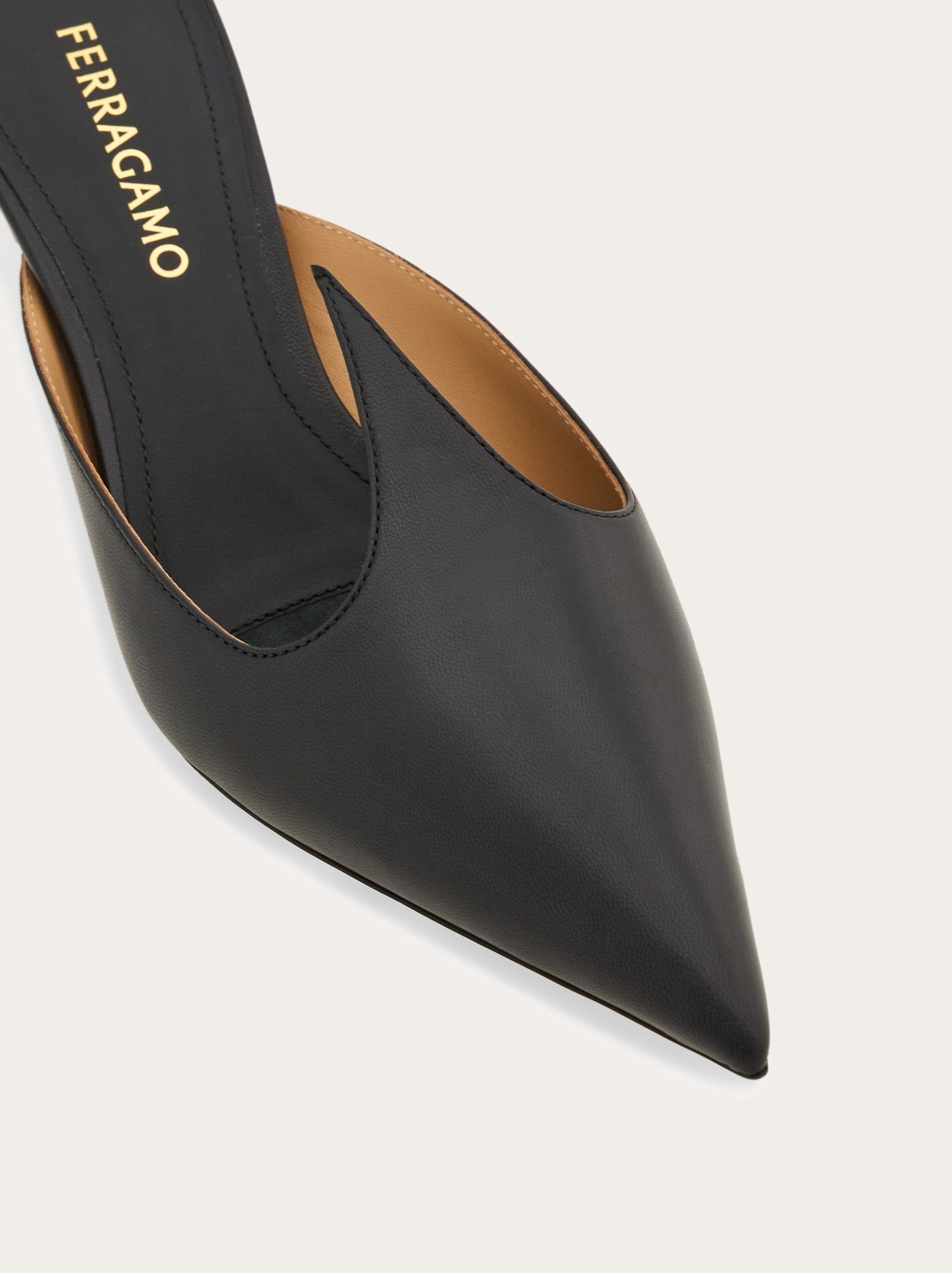 サンダル・ミュール FERRAGAMO Giulye patent leather mule Beige Salvatore Ferragamo Giulye Patent Leather Mule - Slippers