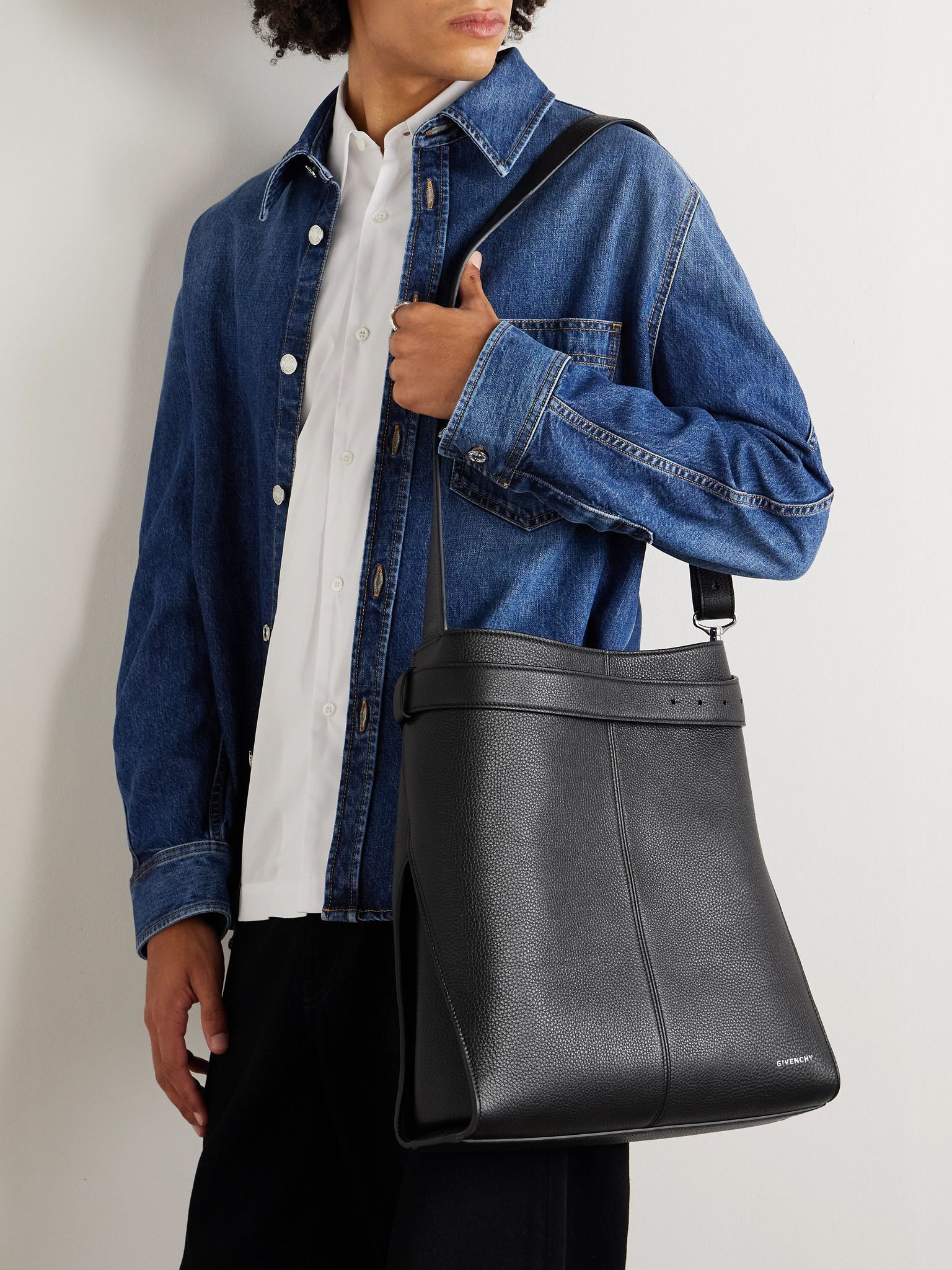 Medium Full-Grain Leather Messenger Bag Black - 2