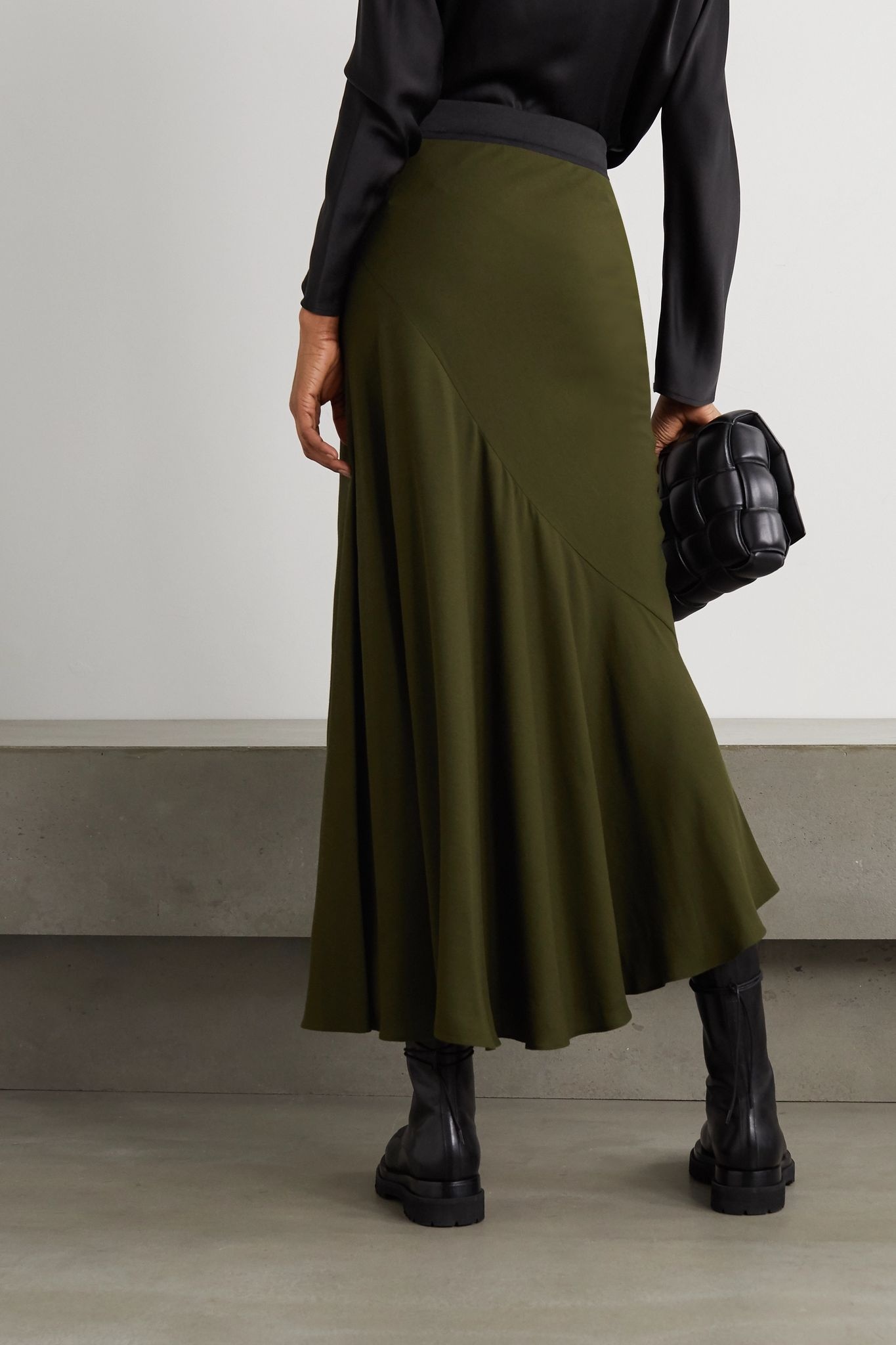 Asymmetric pleated crepe midi skirt - 3