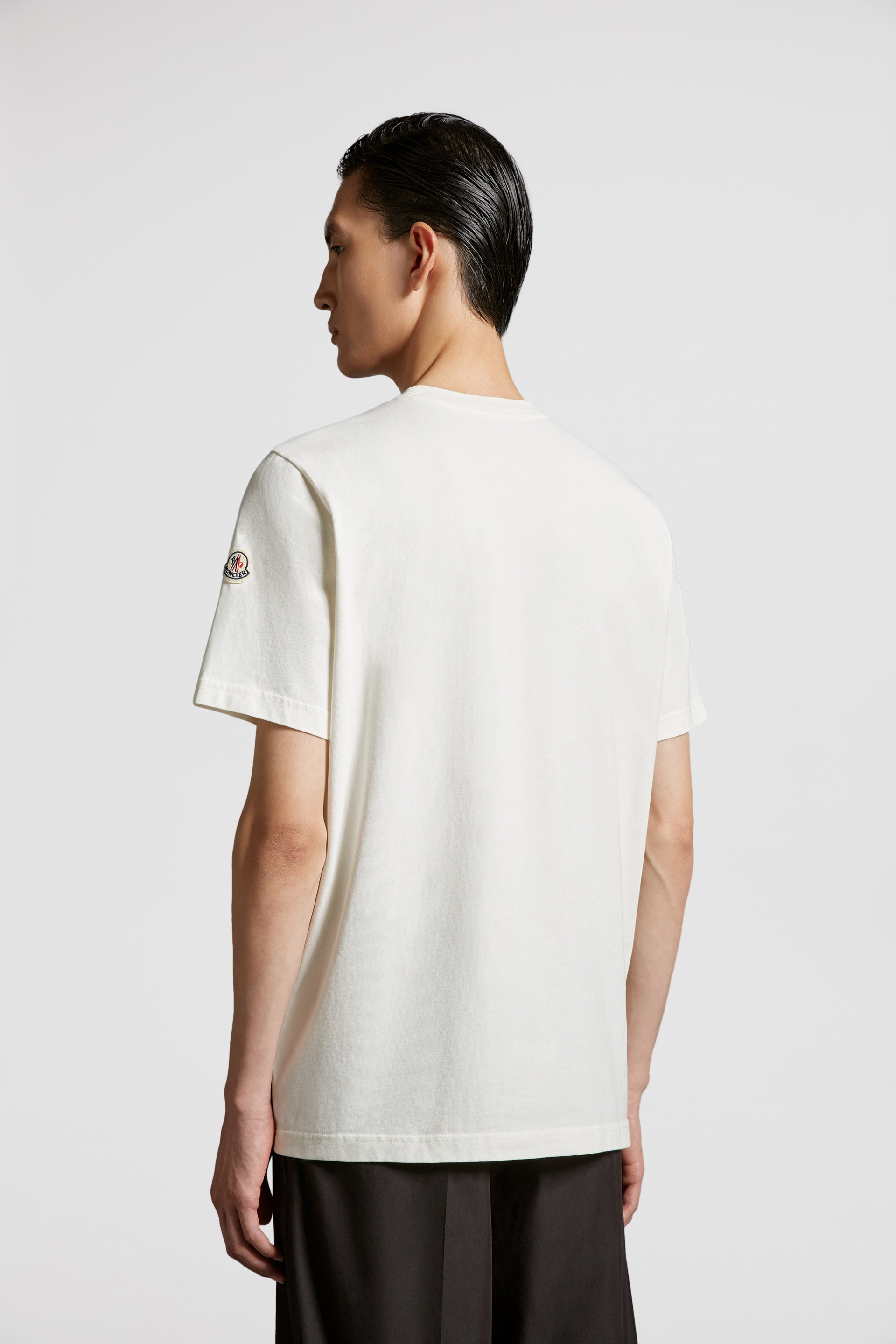 Moncler Tシャツ Embossed Logo Cotton T-Shirt ★関税込 28736113_58066003_600.jpg