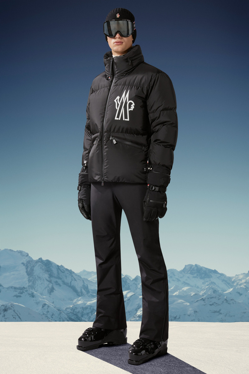 Moncler Verdons Short Down Jacket outlook