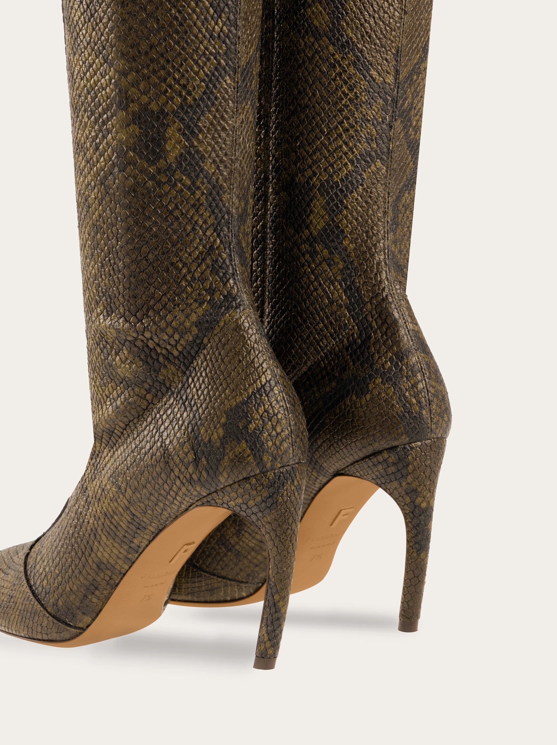 Knee high boot with curved heel - 6
