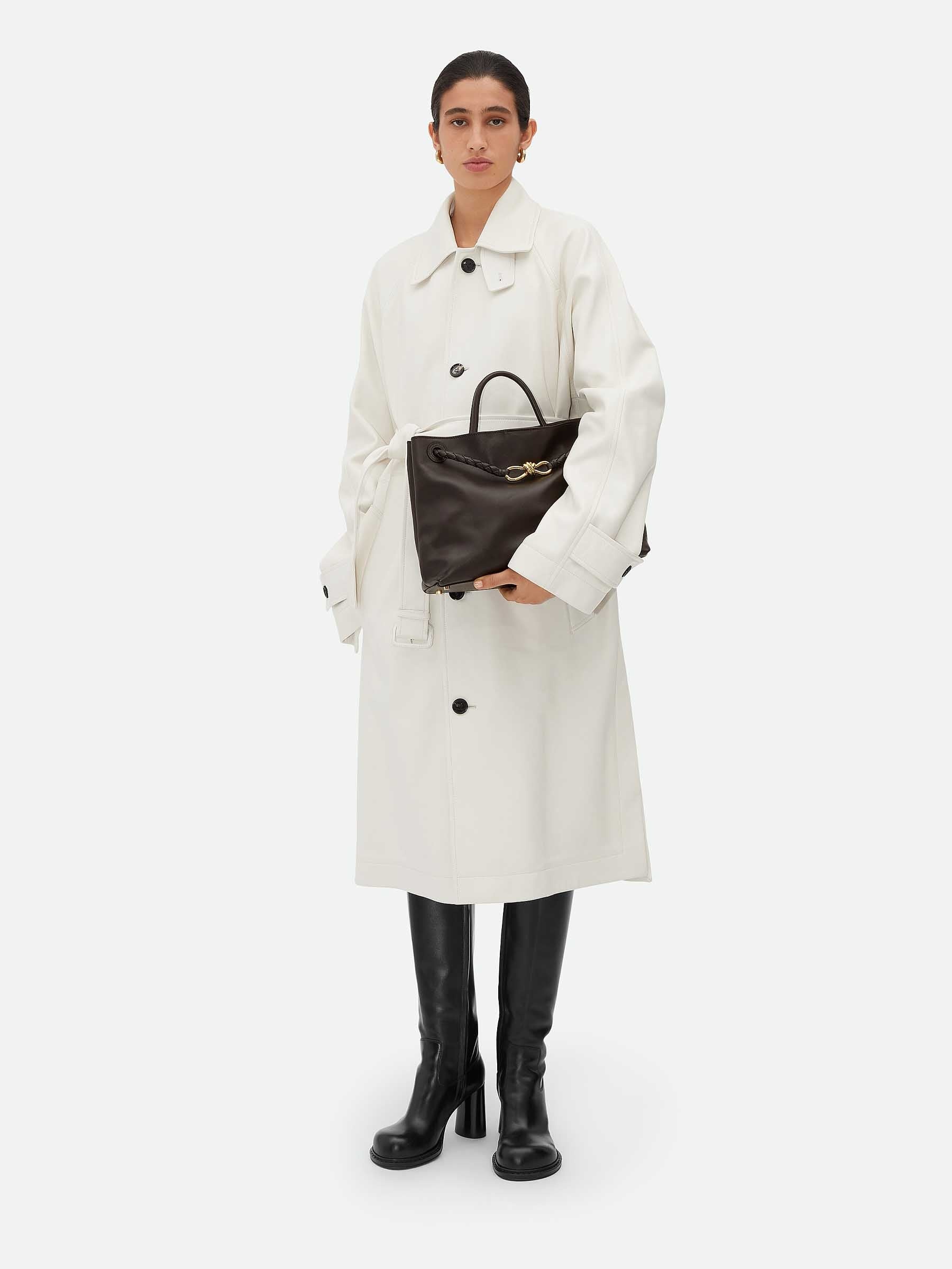 BOTTEGA VENETA正規品/送料関税込み ADIAMO Pouch Shoulder Bag Bottega Veneta Medium Andiamo bag for Women - Khaki in Oman