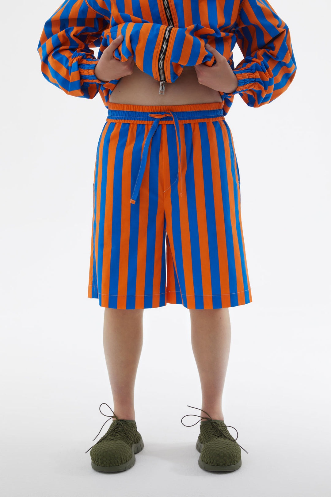 SHORT ELASTIC PANTS WITH ORANGE & AZURE STRIPES - 1