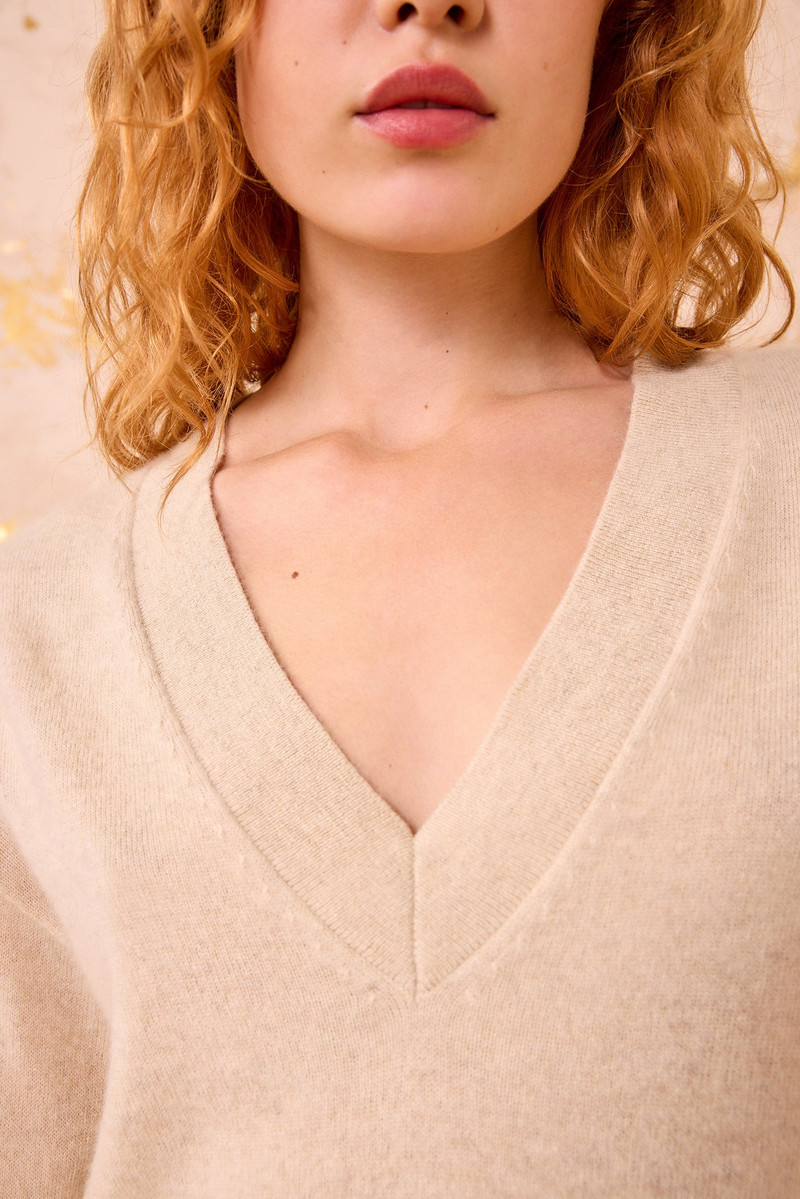 Ryla Cashmere V–Neck Pullover 3