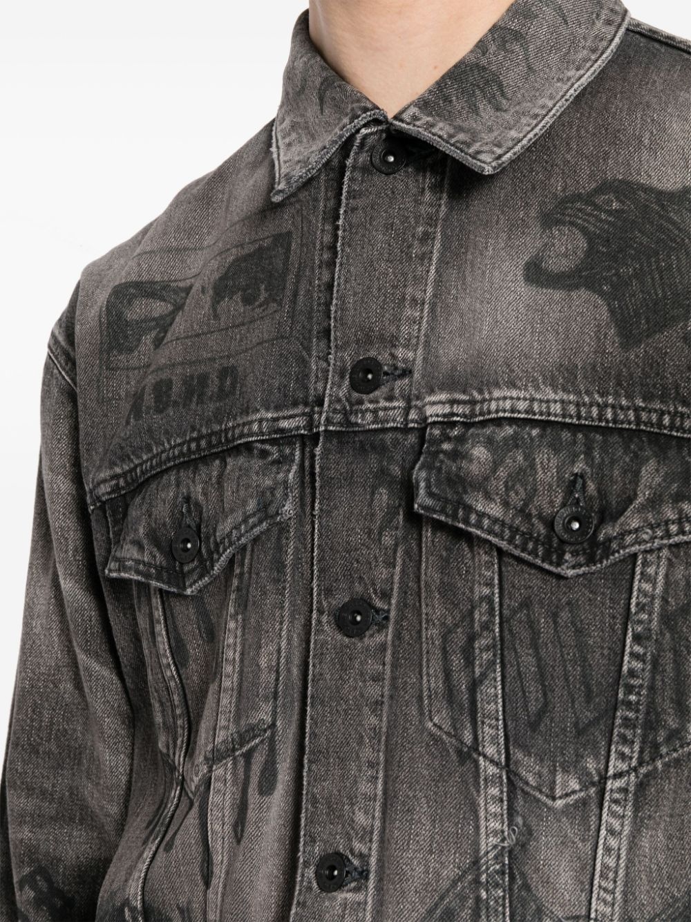 Type-3 graphic-print denim jacket - 5