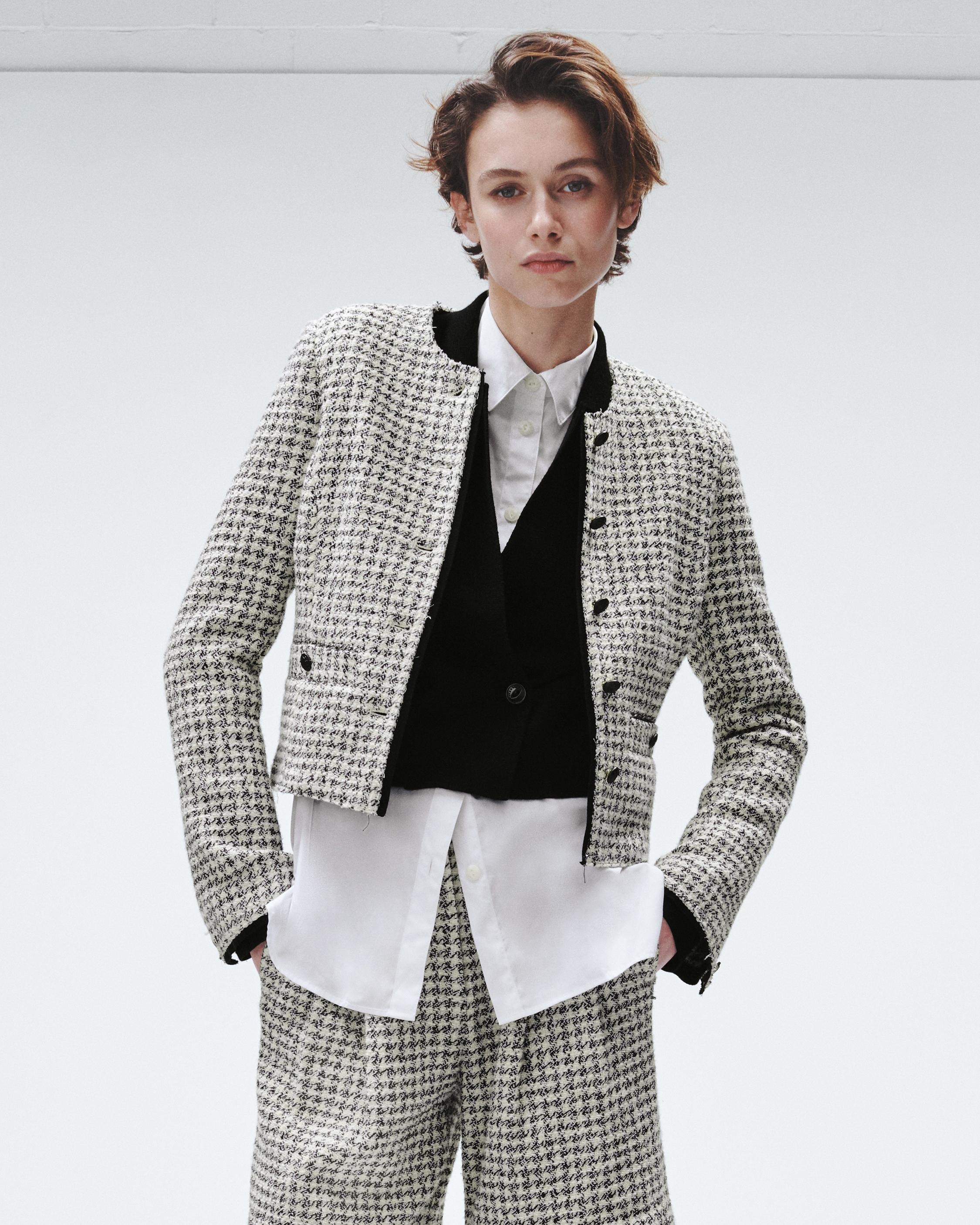 Carmen Cotton Jacket
Classic Fit - 2