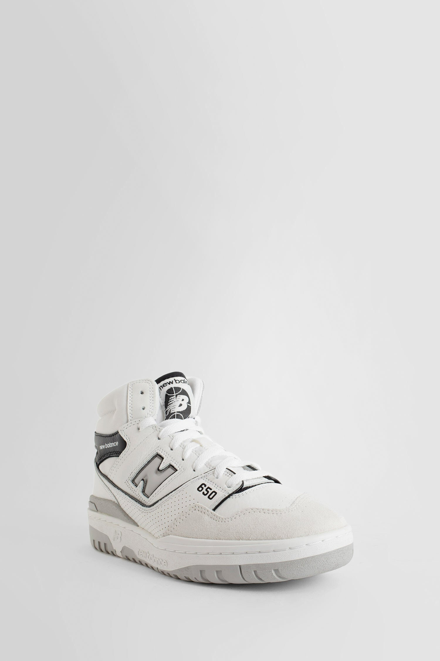 NEW BALANCE UNISEX WHITE SNEAKERS - 2