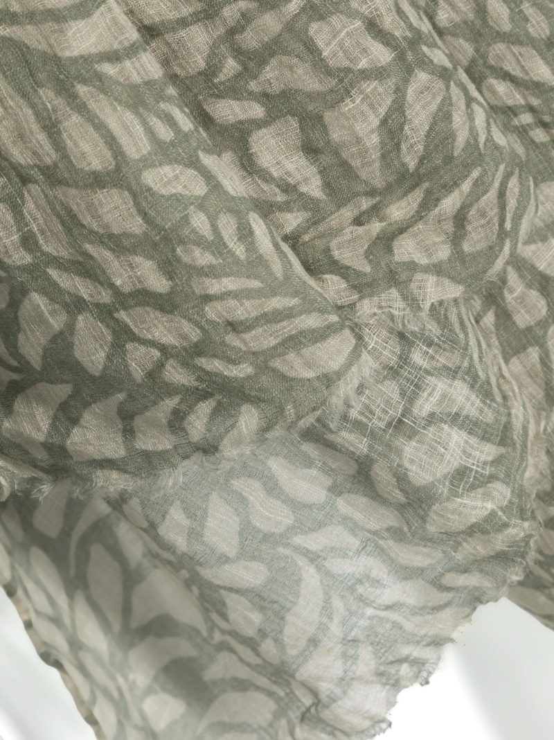 leaf-print linen scarf - 3