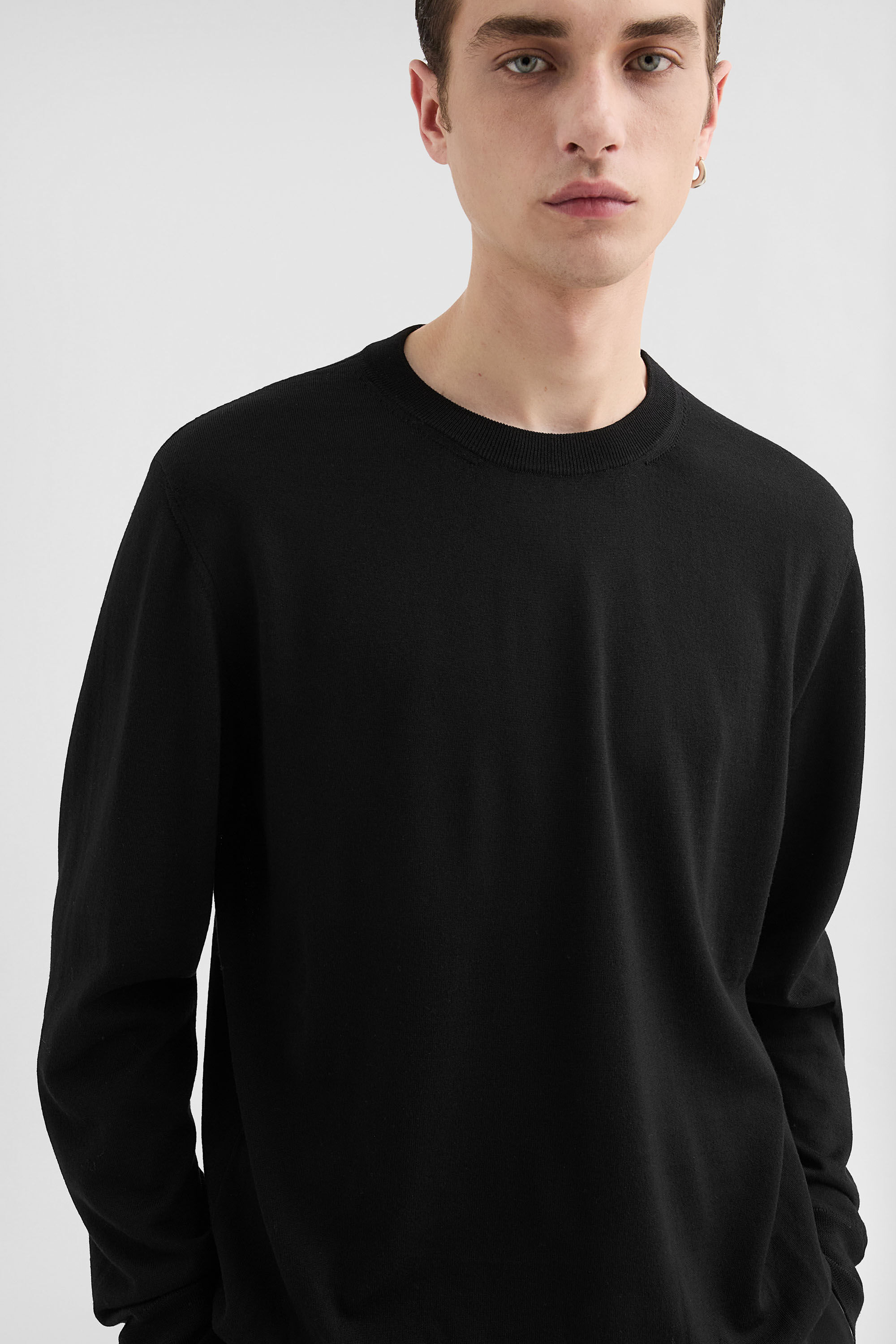 Lightweight Crew-Neck Sweater - 3