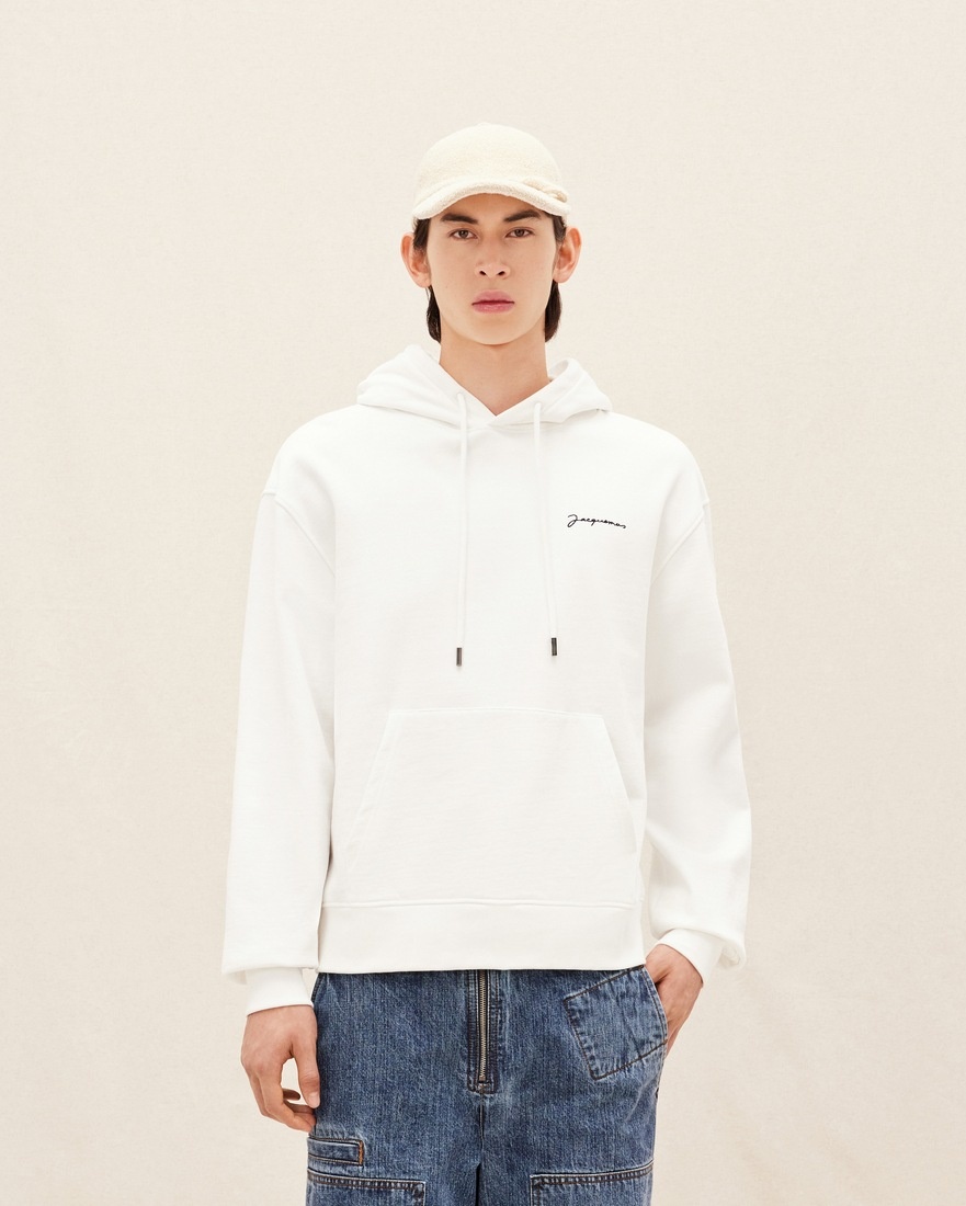 【関税込み】JACQUEMUS ブルー Le sweatshirt brode フーディ JACQUEMUS: Black Les Classiques 'Le Sweatshirt Brodé' Hoodie