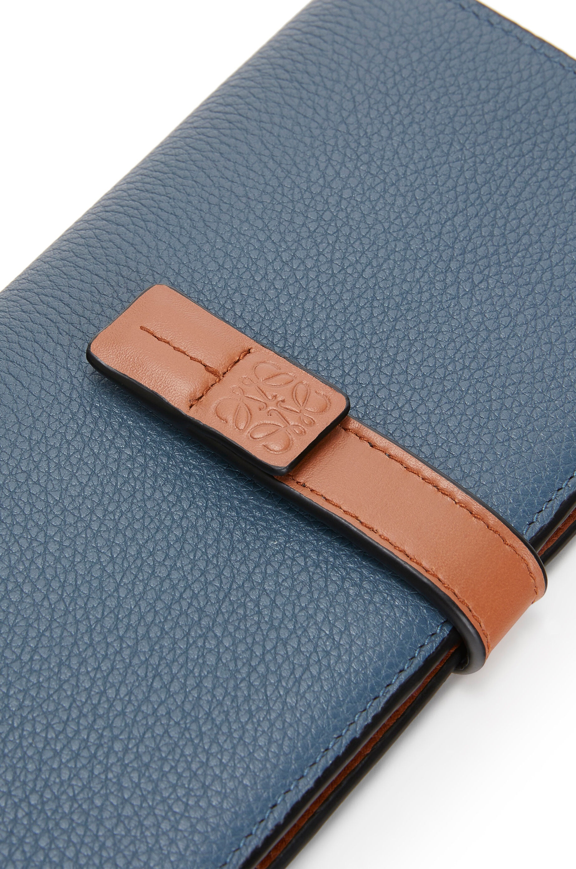 Large vertical wallet in soft grained calfskin - 4