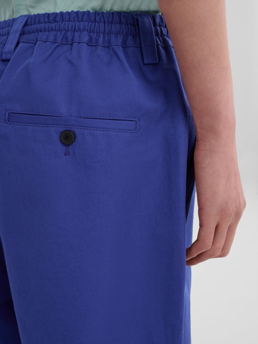BLUE ORGANIC GABARDINE TROUSERS WITH DRAWSTRING WAIST - 4