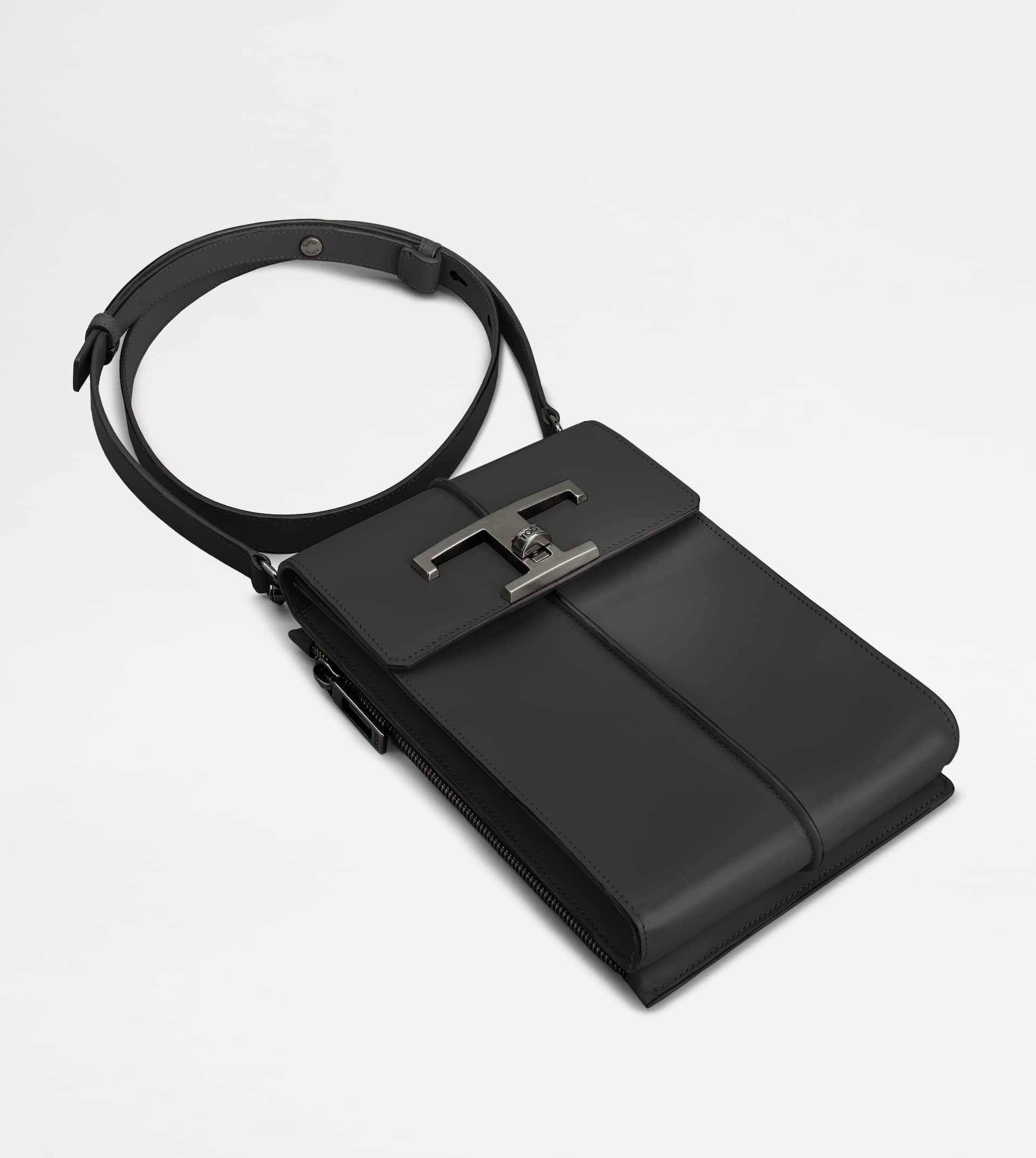 T TIMELESS PHONE BAG IN LEATHER - BLACK - 3