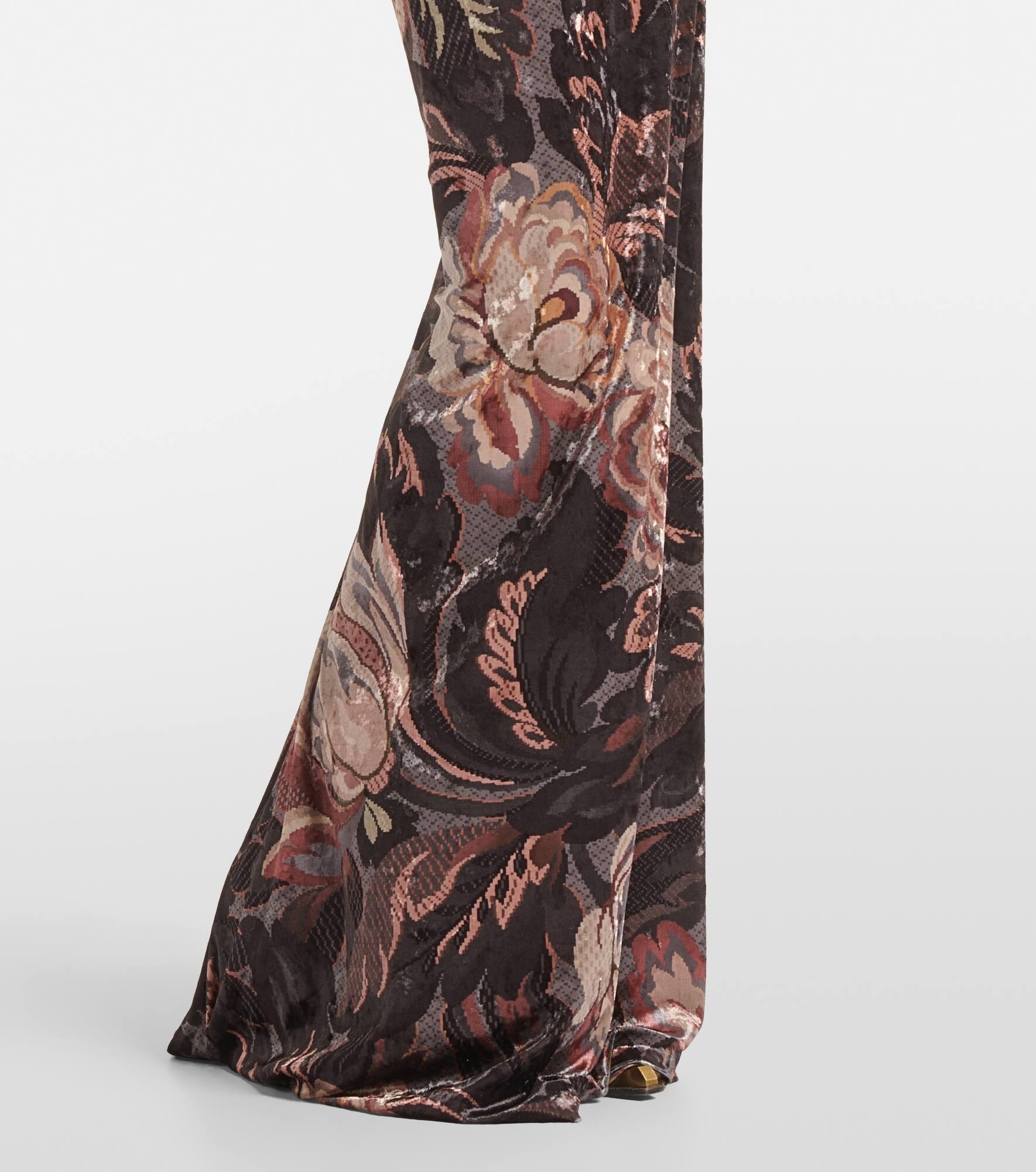 Floral halterneck velvet gown - 5