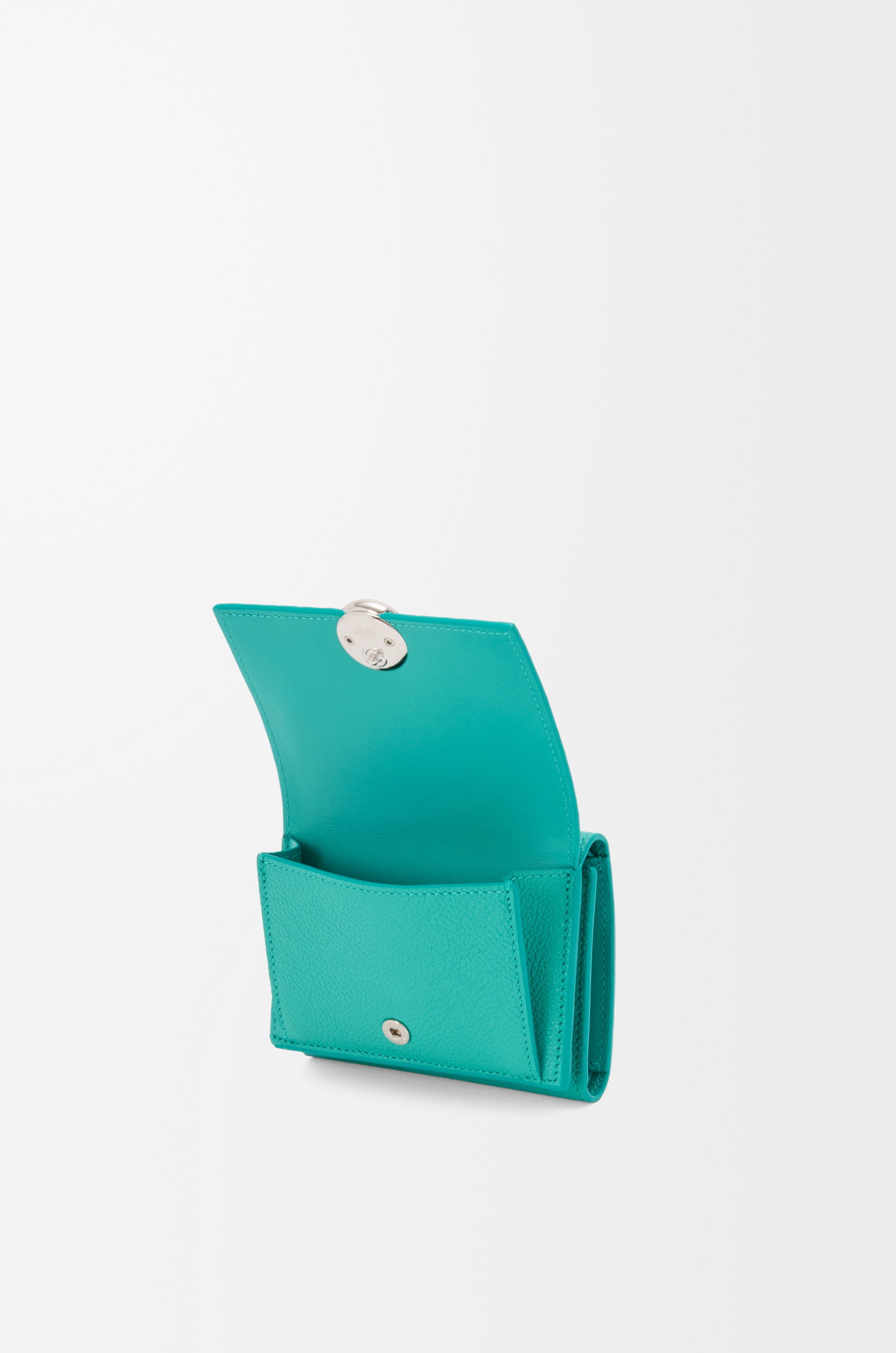 Pebble trifold wallet in pebble grain calfskin - 3