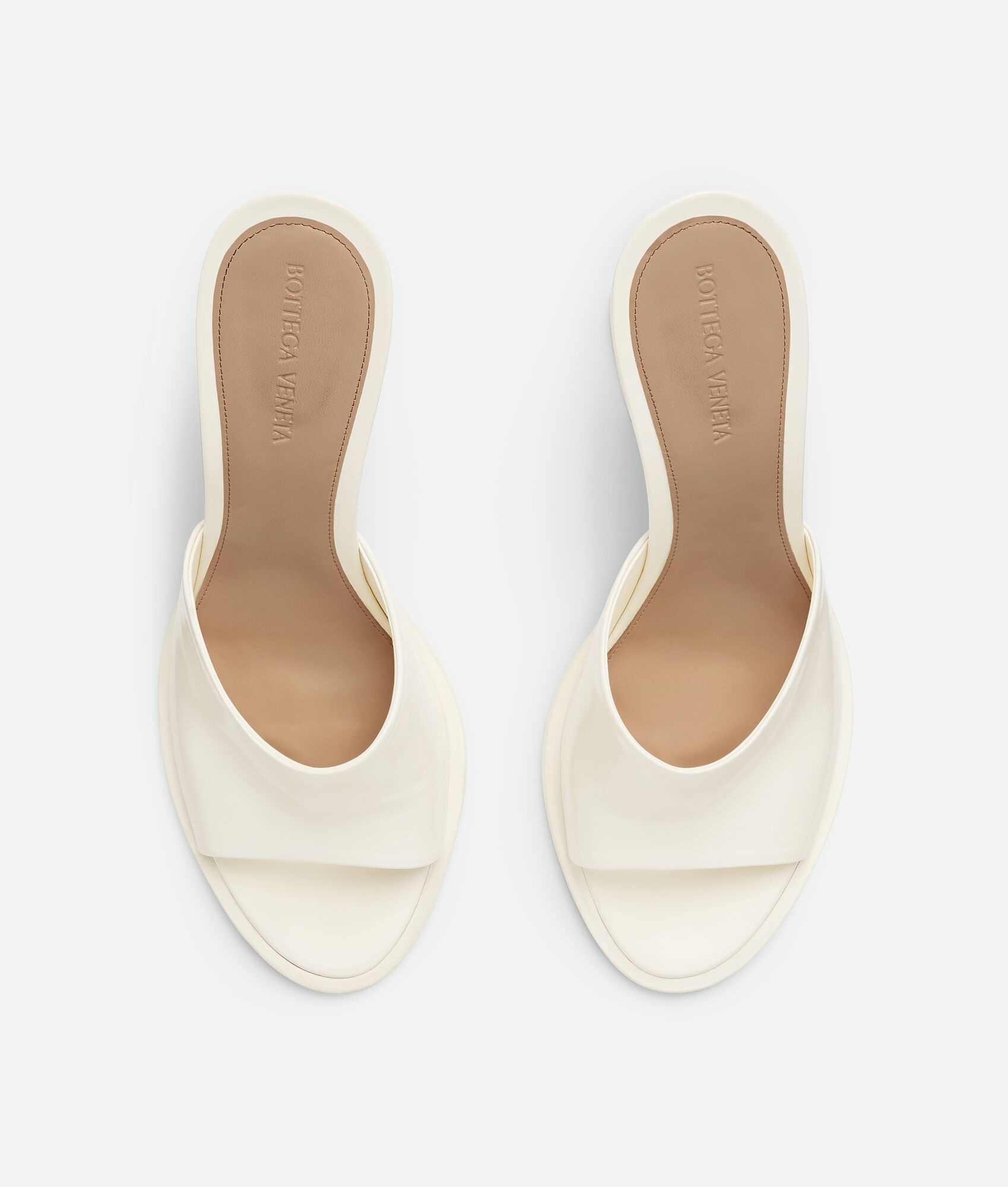サンダル・ミュール Bottega Veneta Cha-Cha Brushed Leather Mule Sandals Cha Cha leather mules in white - Bottega Veneta | Mytheresa