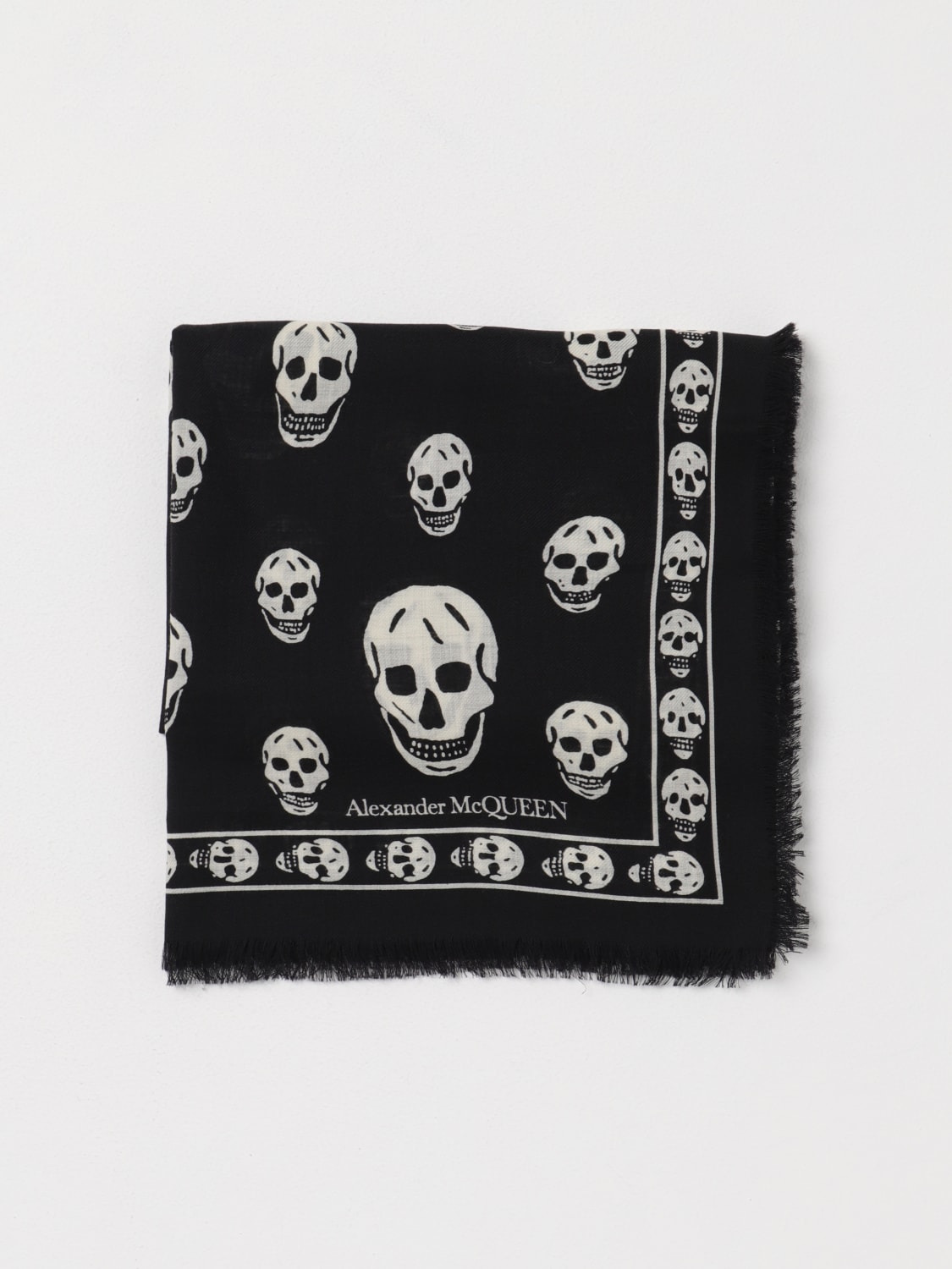 Alexander McQueen Skull scarf in jacquard wool - 1