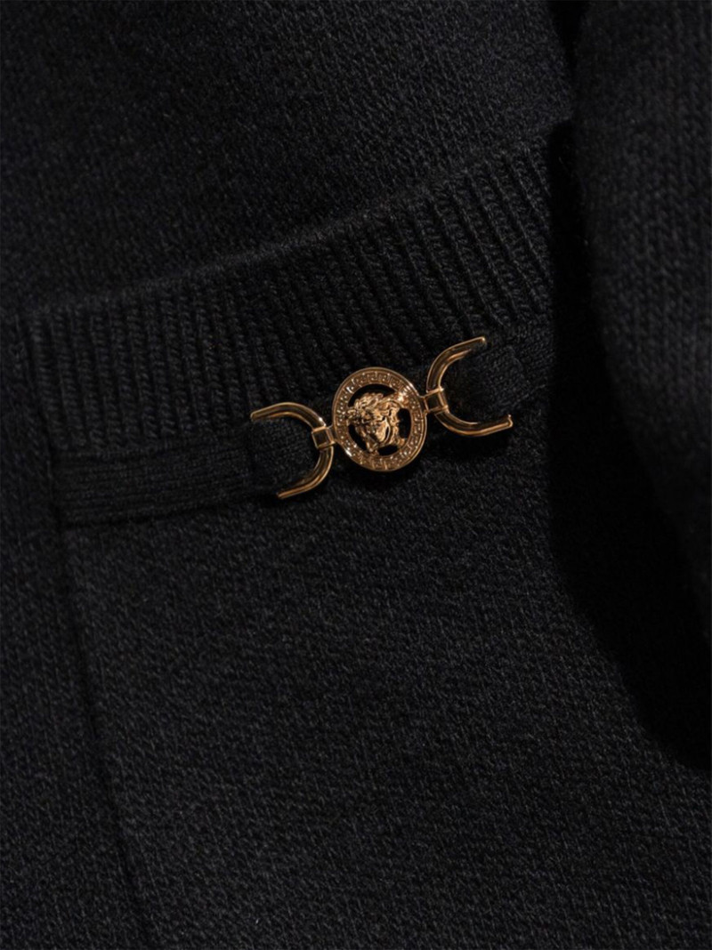 Medusa-button cardigan 5