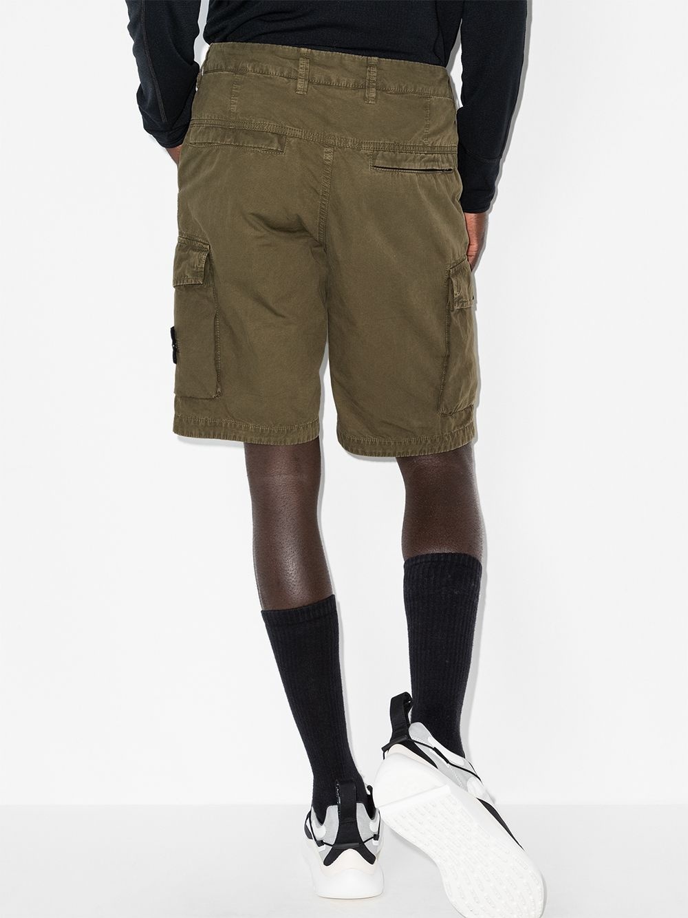 logo patch cargo shorts - 3