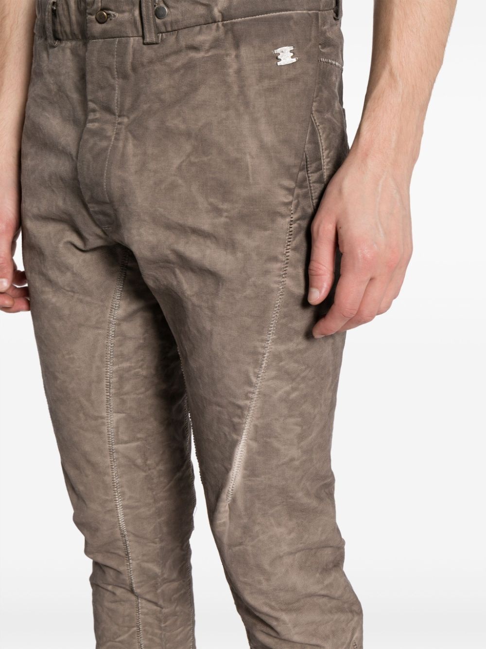 logo-plaque crease-effect tapered trousers - 5