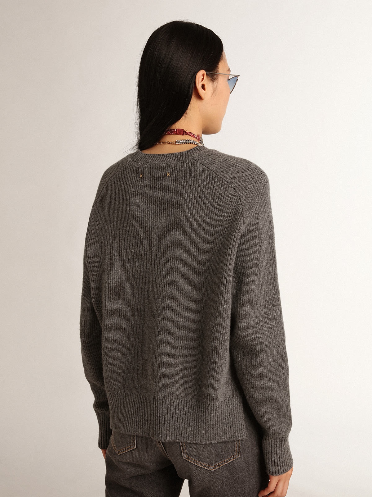 Women's gray round-neck sweater with glitter lettering - 4