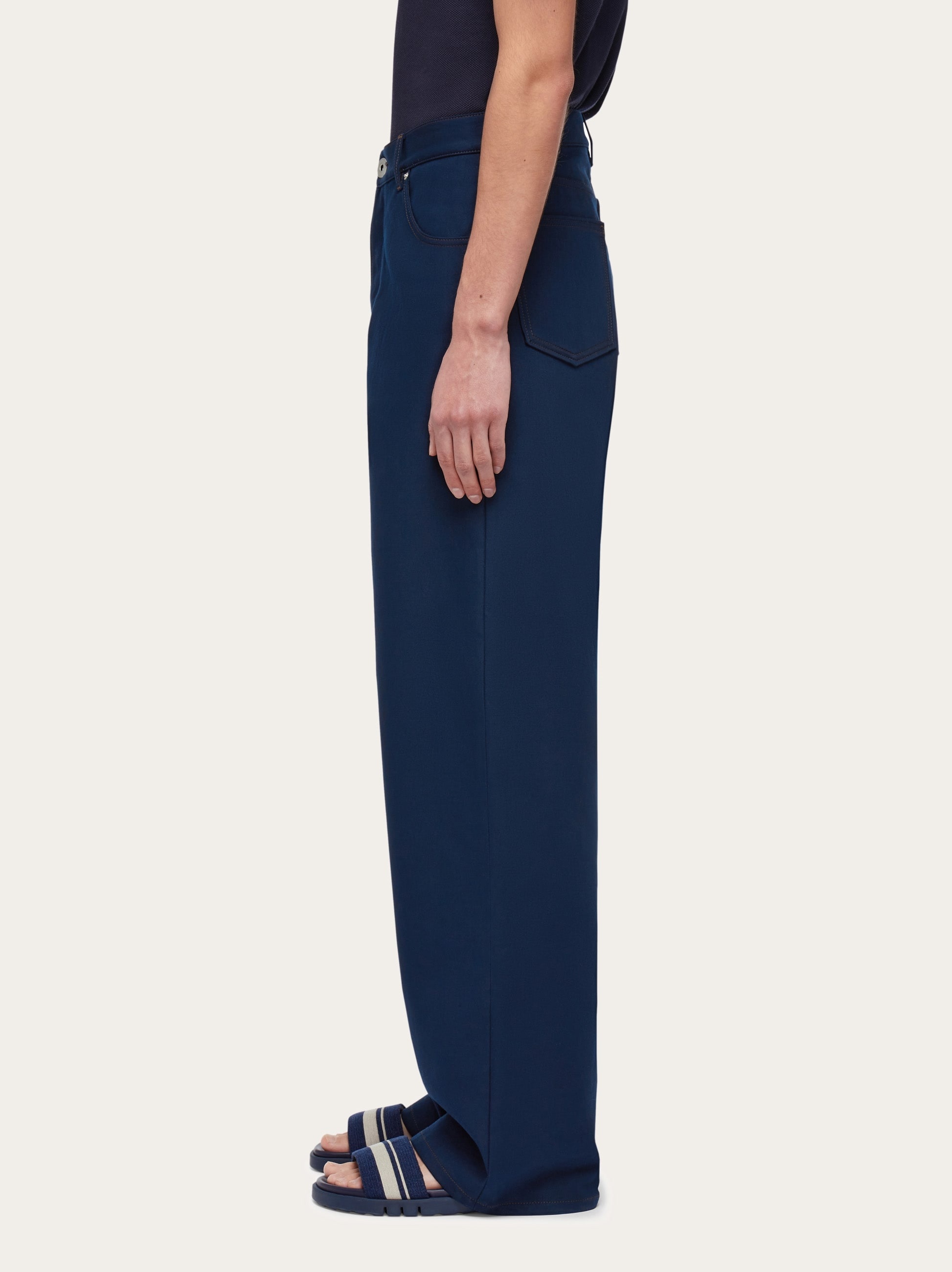 White jeans with contrasting stitching - 3