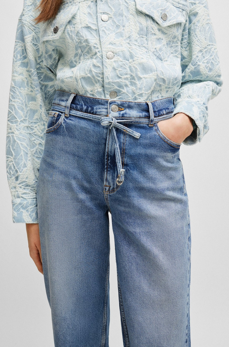 BLUE JEANS WITH BELT DETAIL 5