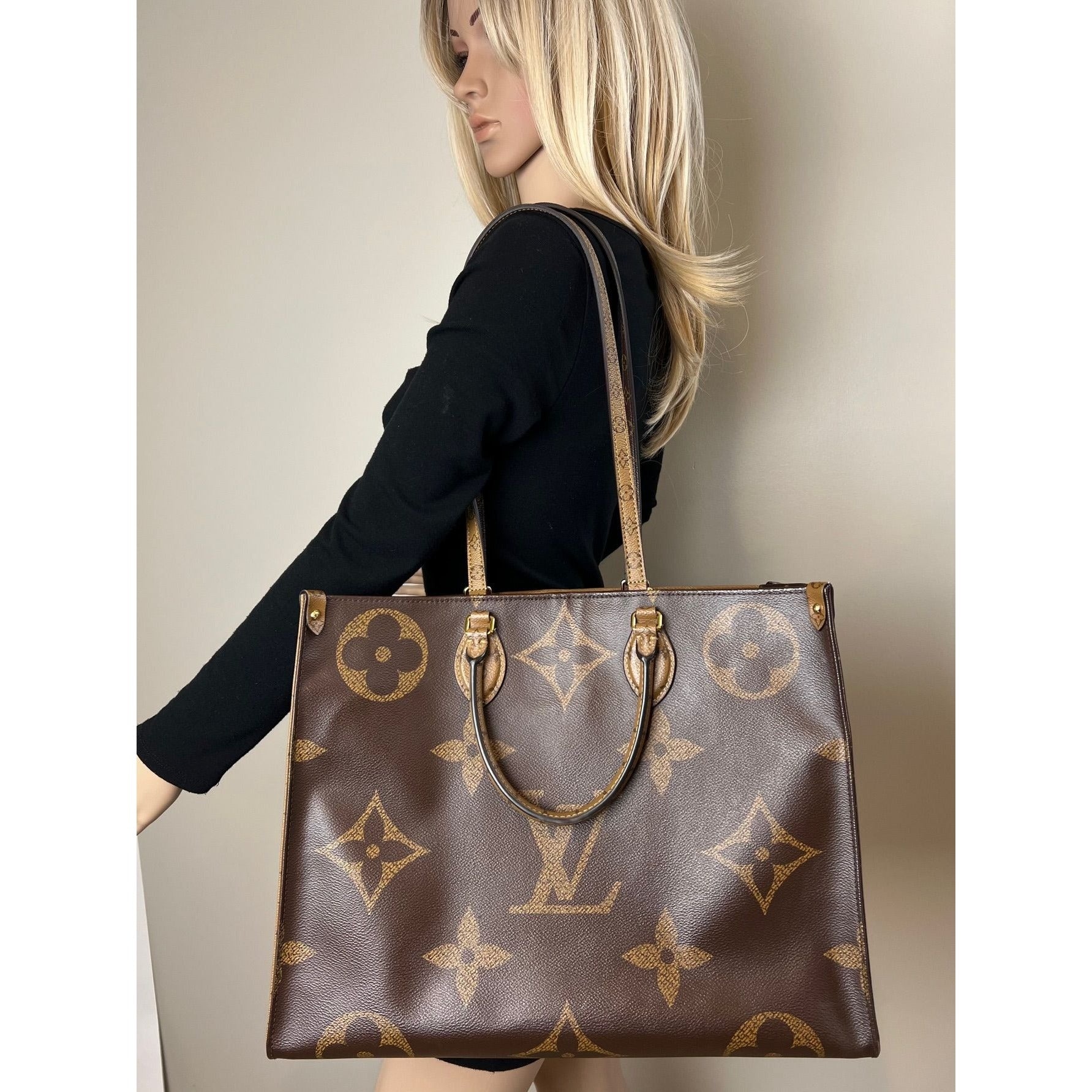 Louis Vuitton ONTHEGO GM Reverse Giant Monogram Tote - 6