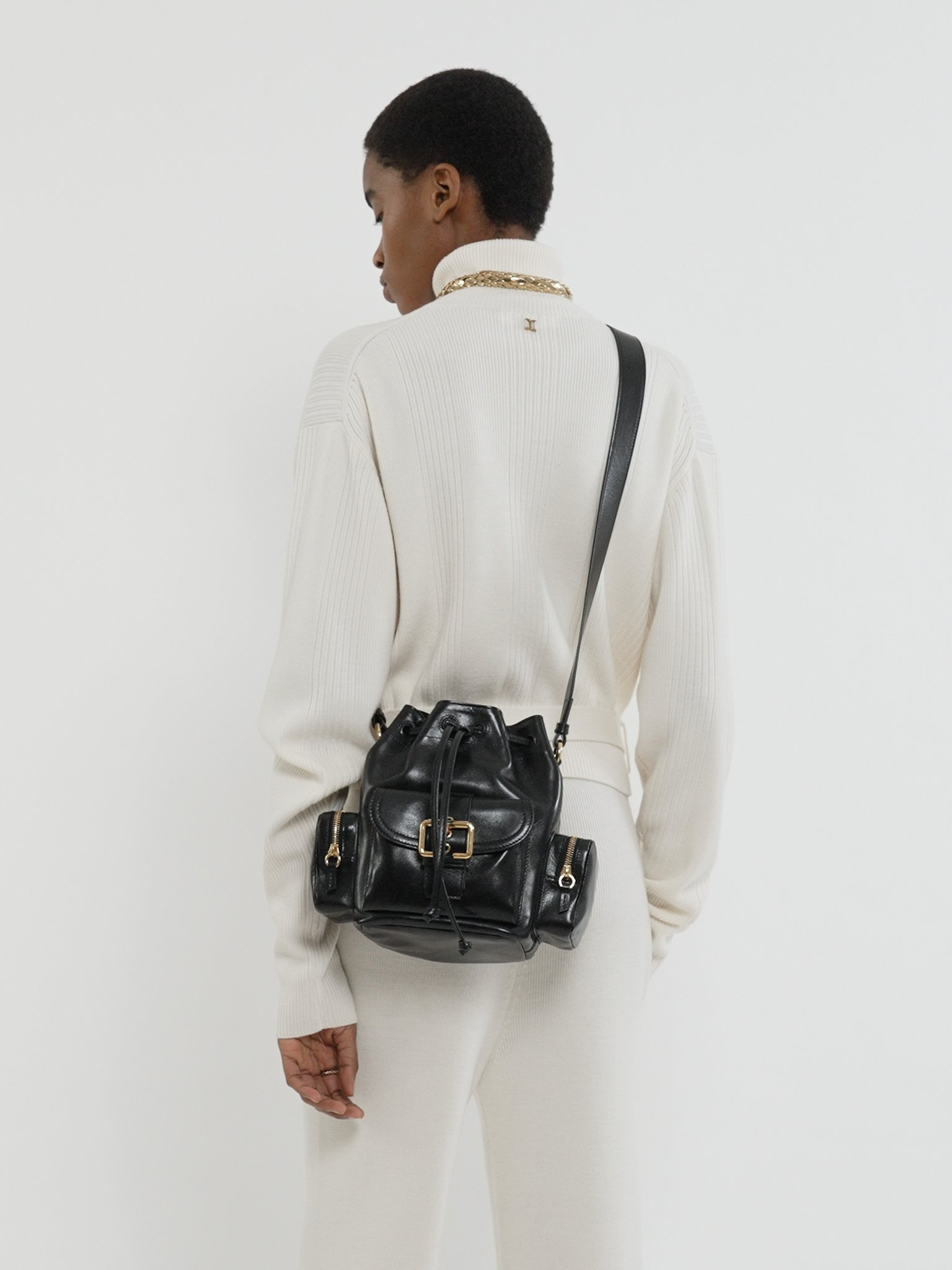 CAMERA BUCKET BAG IN SHINY LEATHER - 4