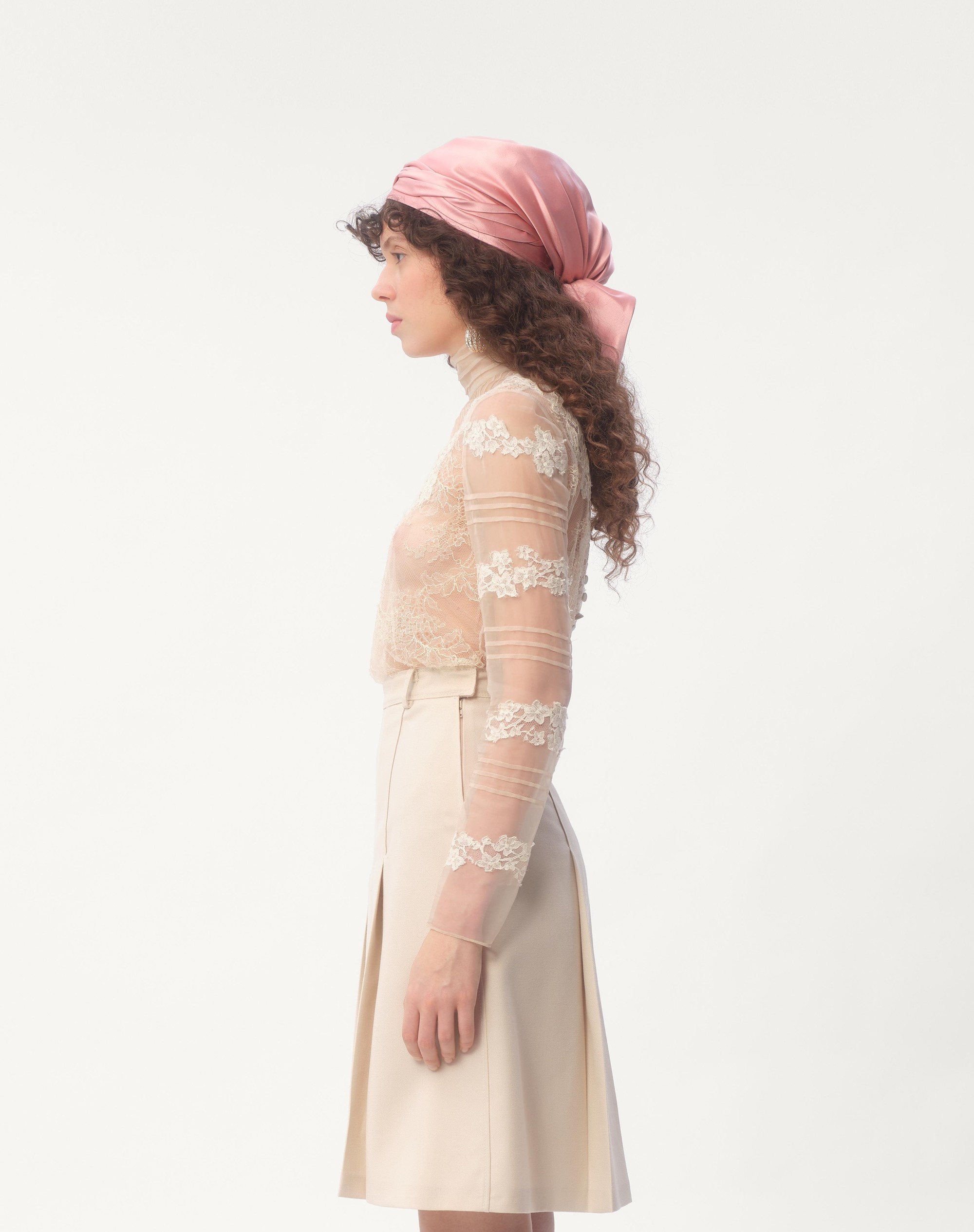 TOP IN DENTELLE WITH ROSES PATTERN - 7