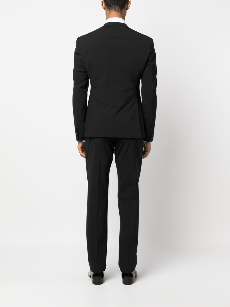 single-breasted suit 4