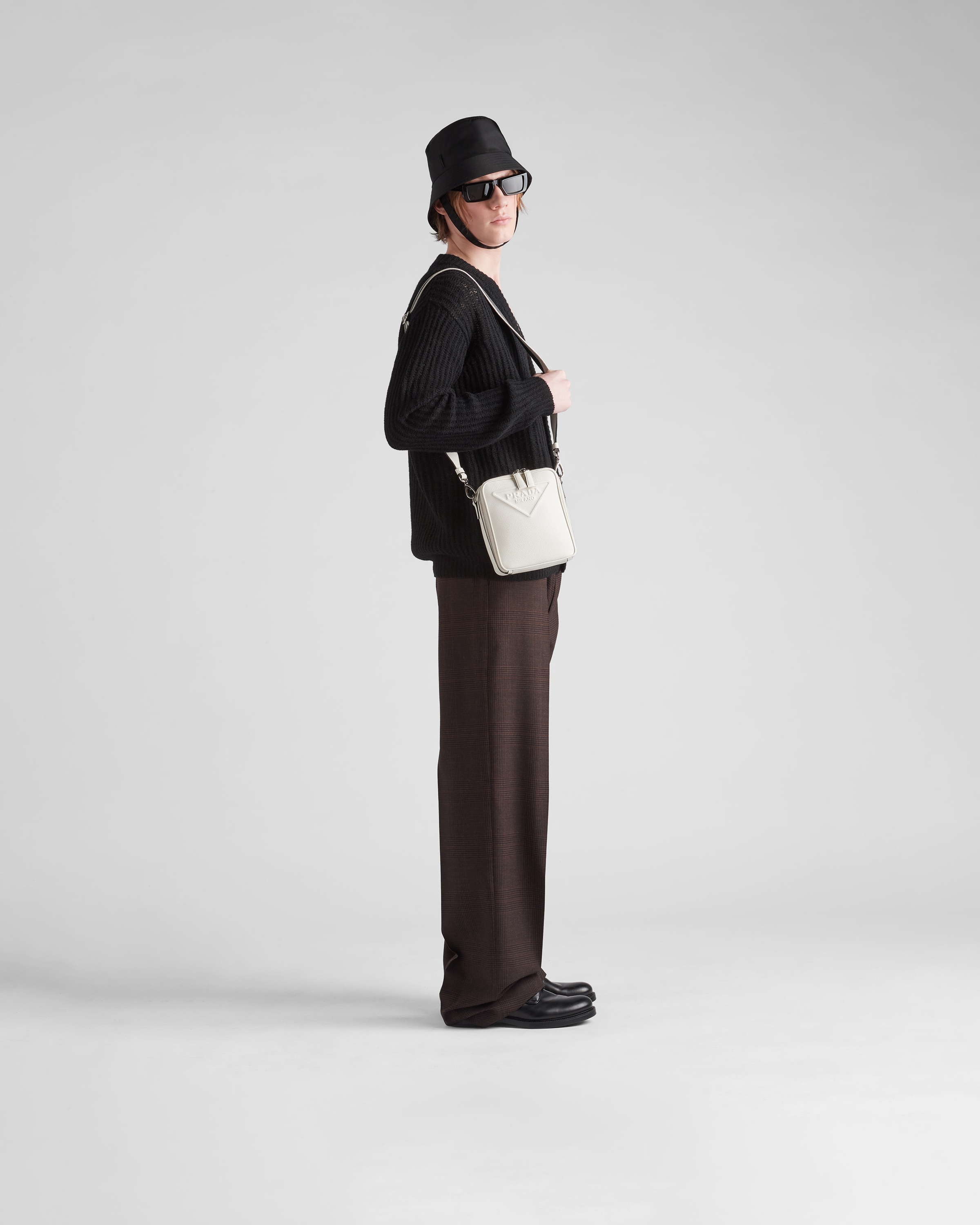Saffiano leather shoulder bag - 7